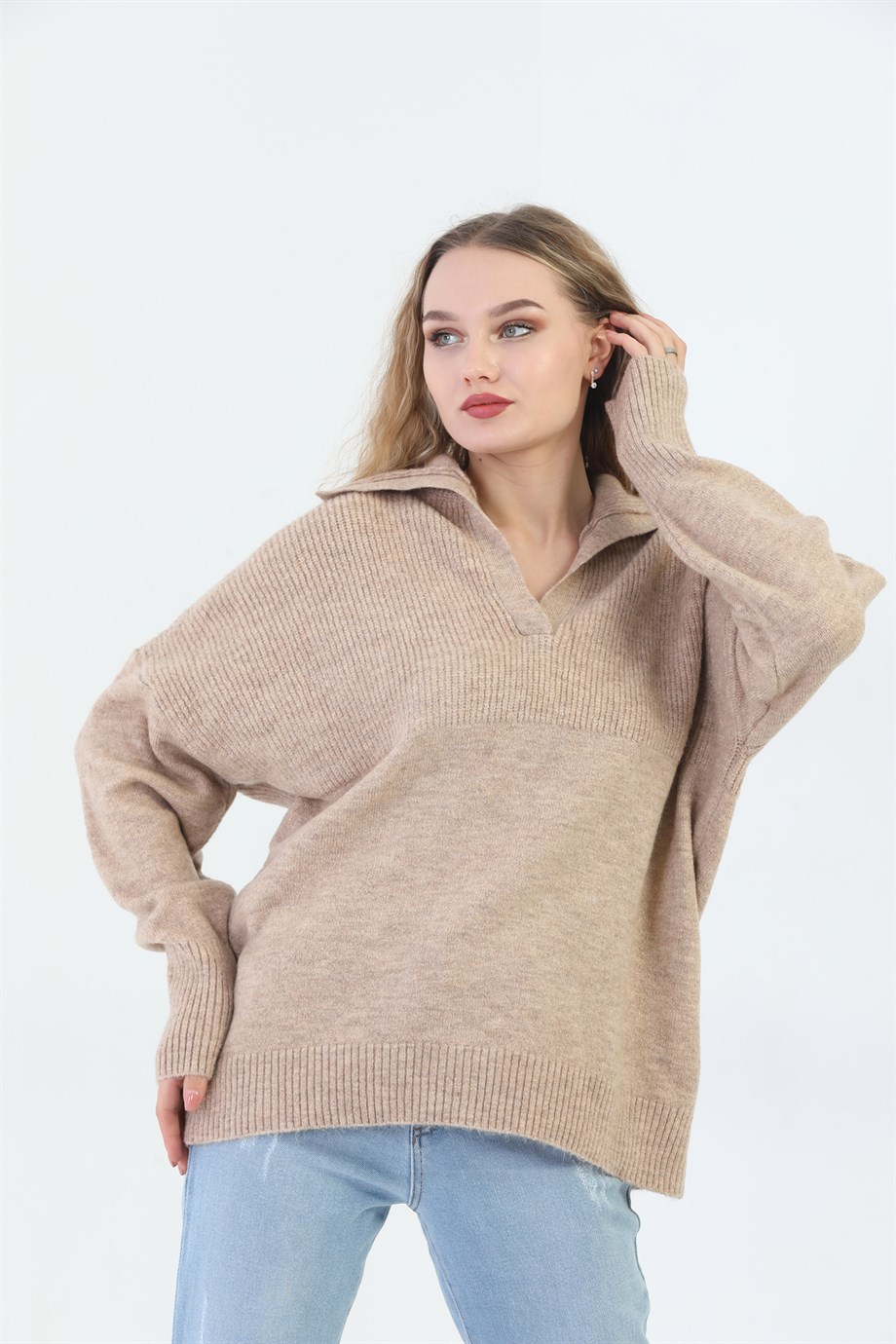 Bej V Yaka Oversize Kazak
