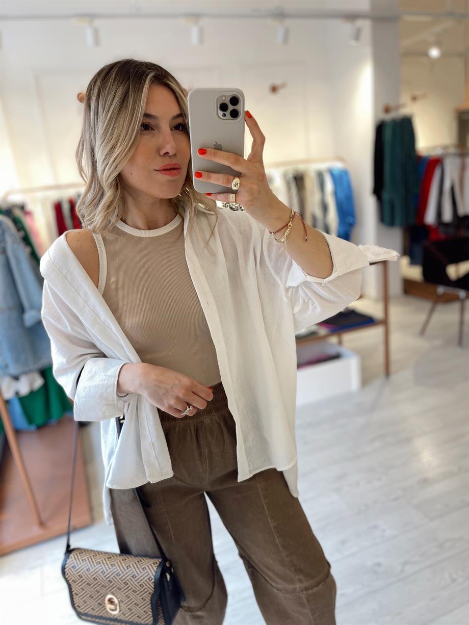 Bej Yakası Şeritli Atlet