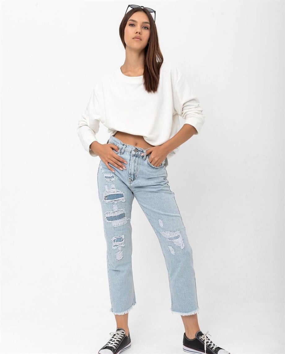 Beyaz Basic Sweatshirt · 2