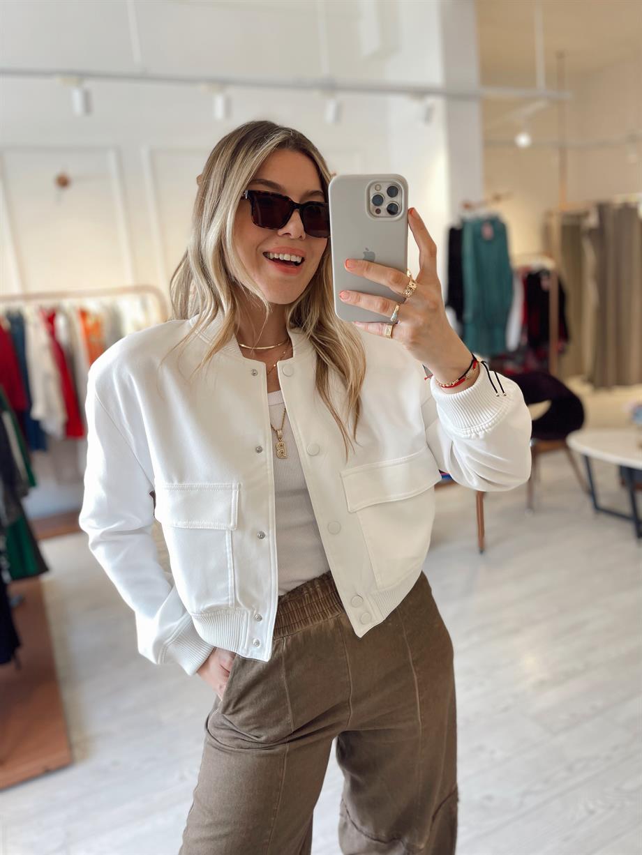 Beyaz Çıtçıt Düğme Detaylı Çift Cepli  Bomber Ceket