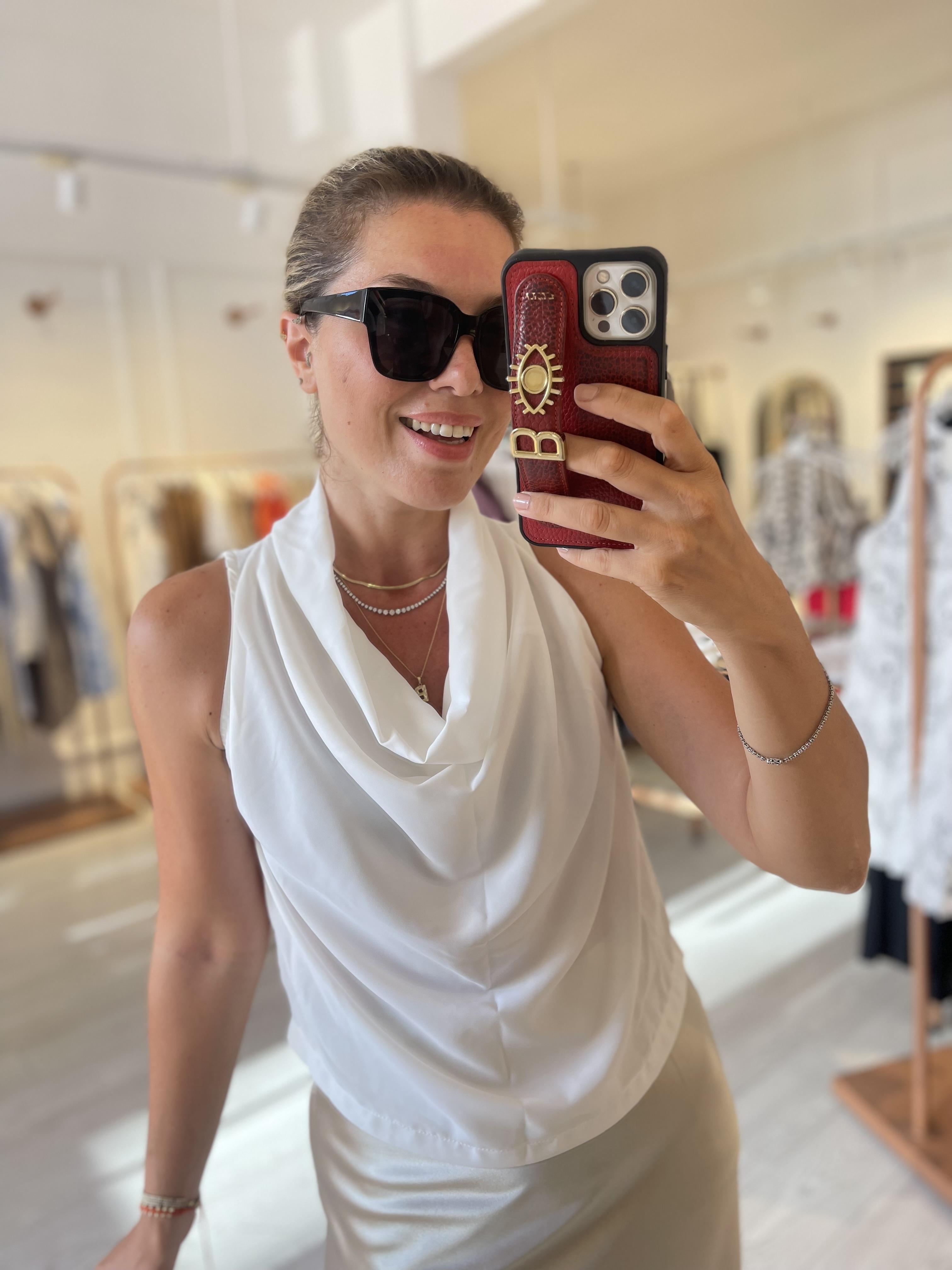 Beyaz Degaje Yaka Kolsuz Bluz