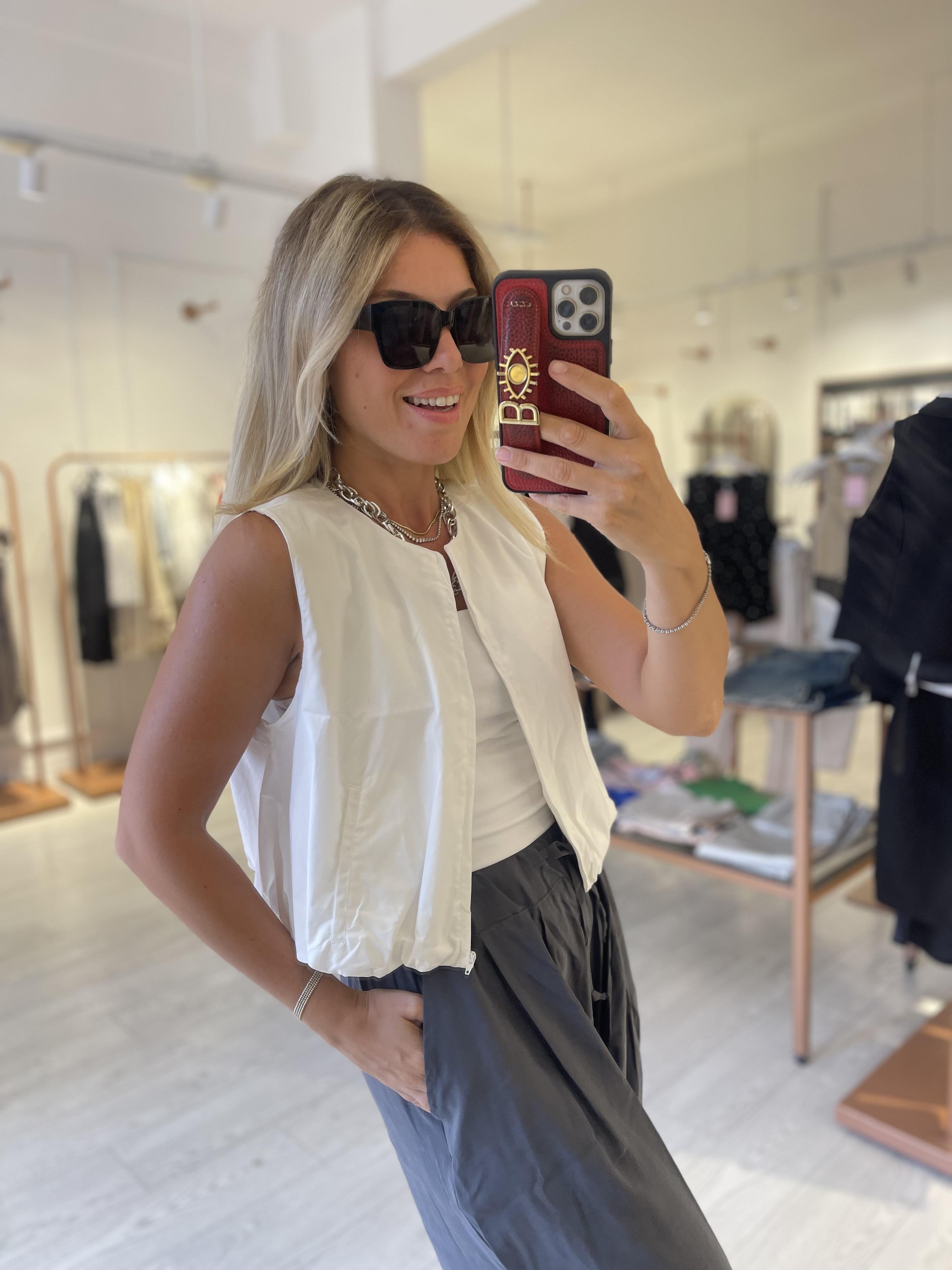 Beyaz Fermuarlı Bel Lastikli Mini Yelek