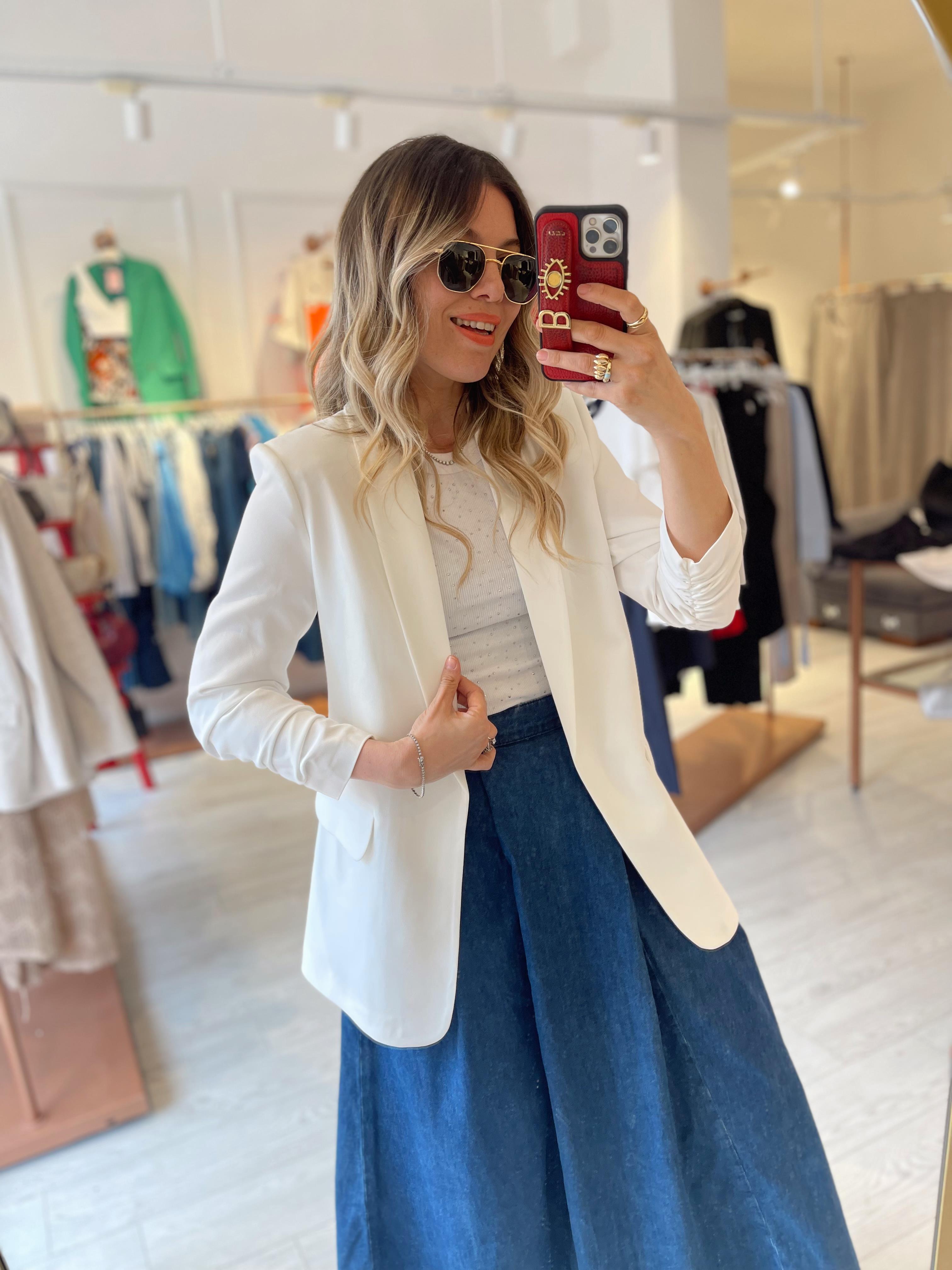 Beyaz Kolları Büzgülü Blazer · 2