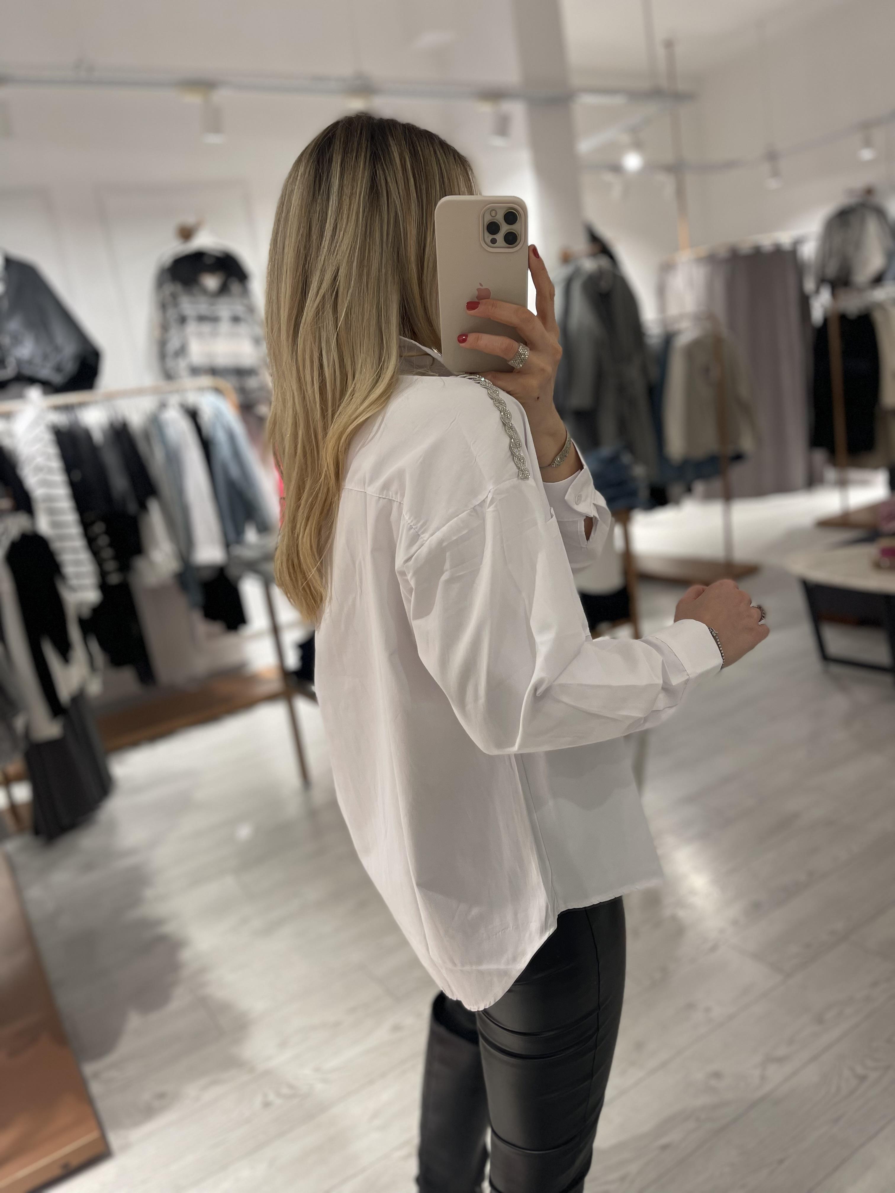 Beyaz Omuz Detaylı Poplin Gömlek · 2