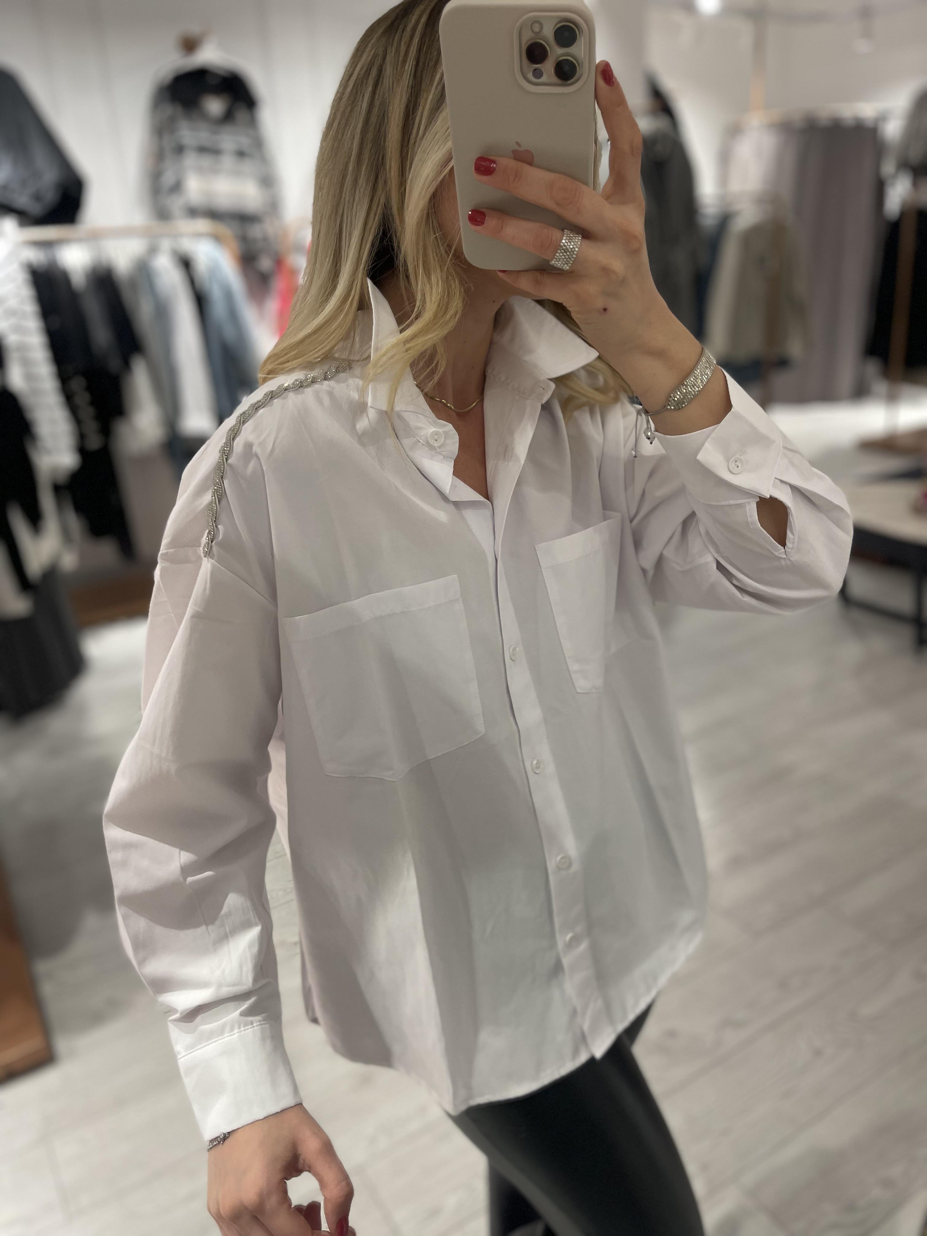 Beyaz Omuz Detaylı Poplin Gömlek