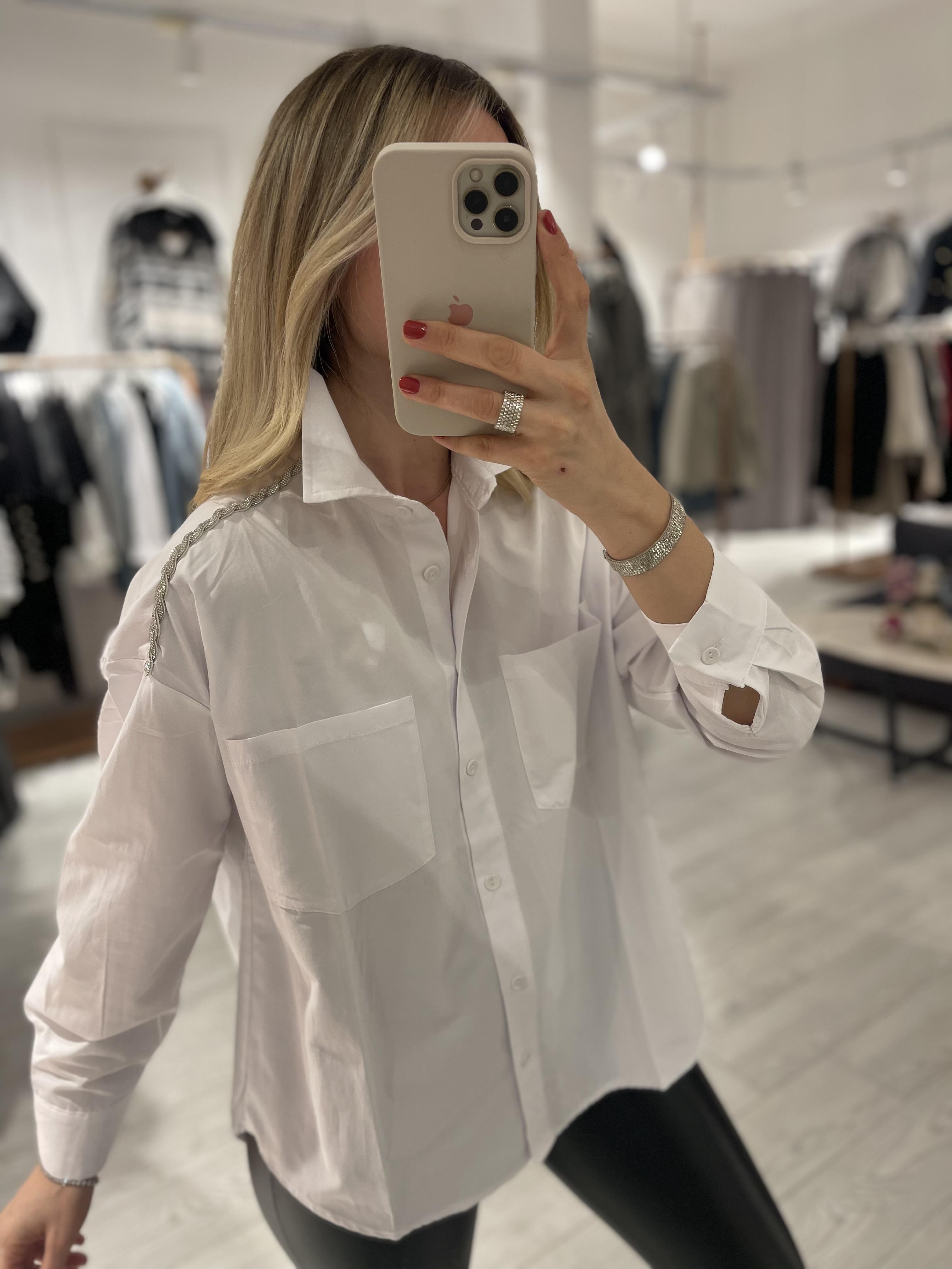 Beyaz Omuz Detaylı Poplin Gömlek · 3