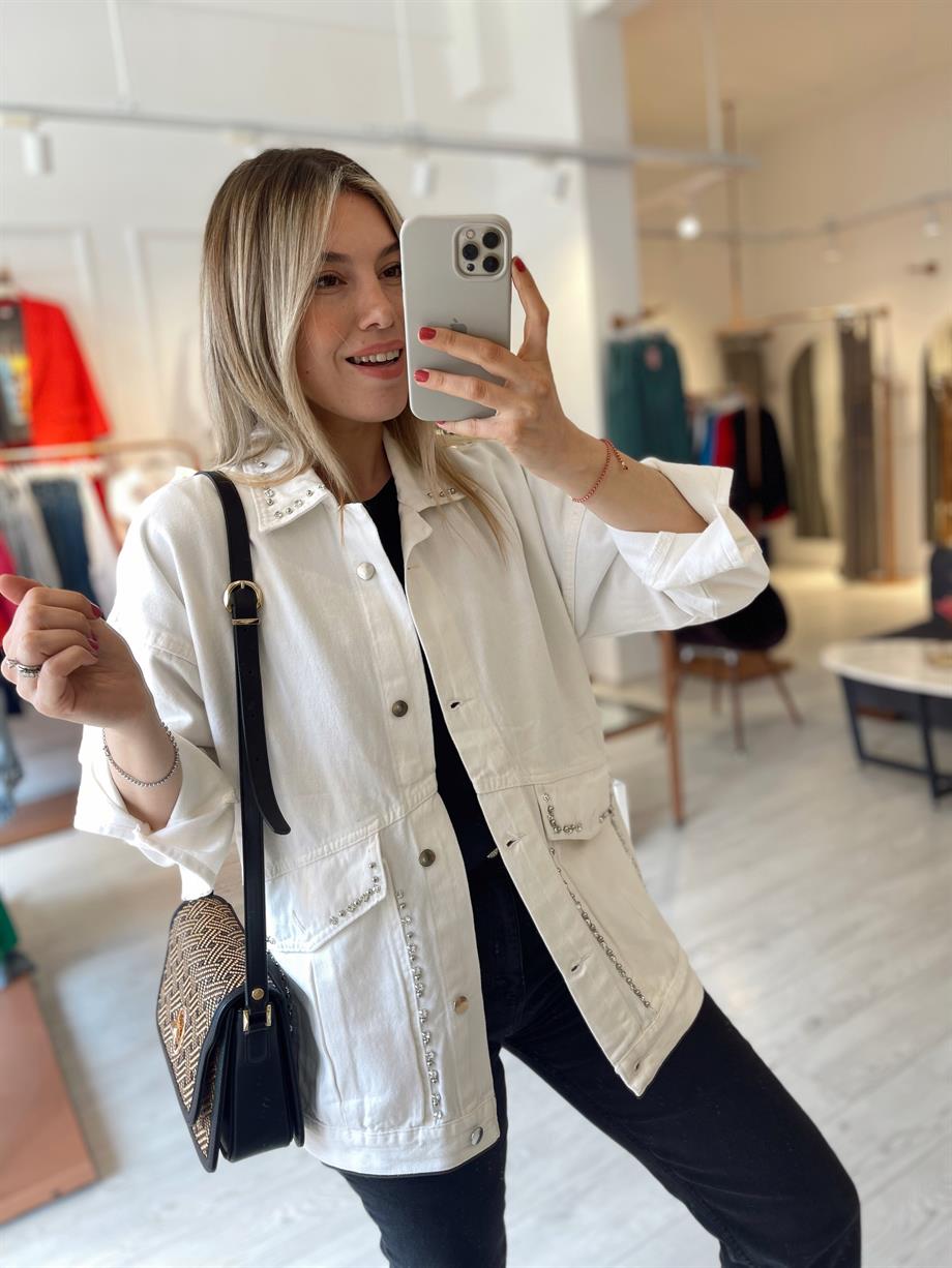 Beyaz Taş ve Boncuk İşlemeli Denim Ceket