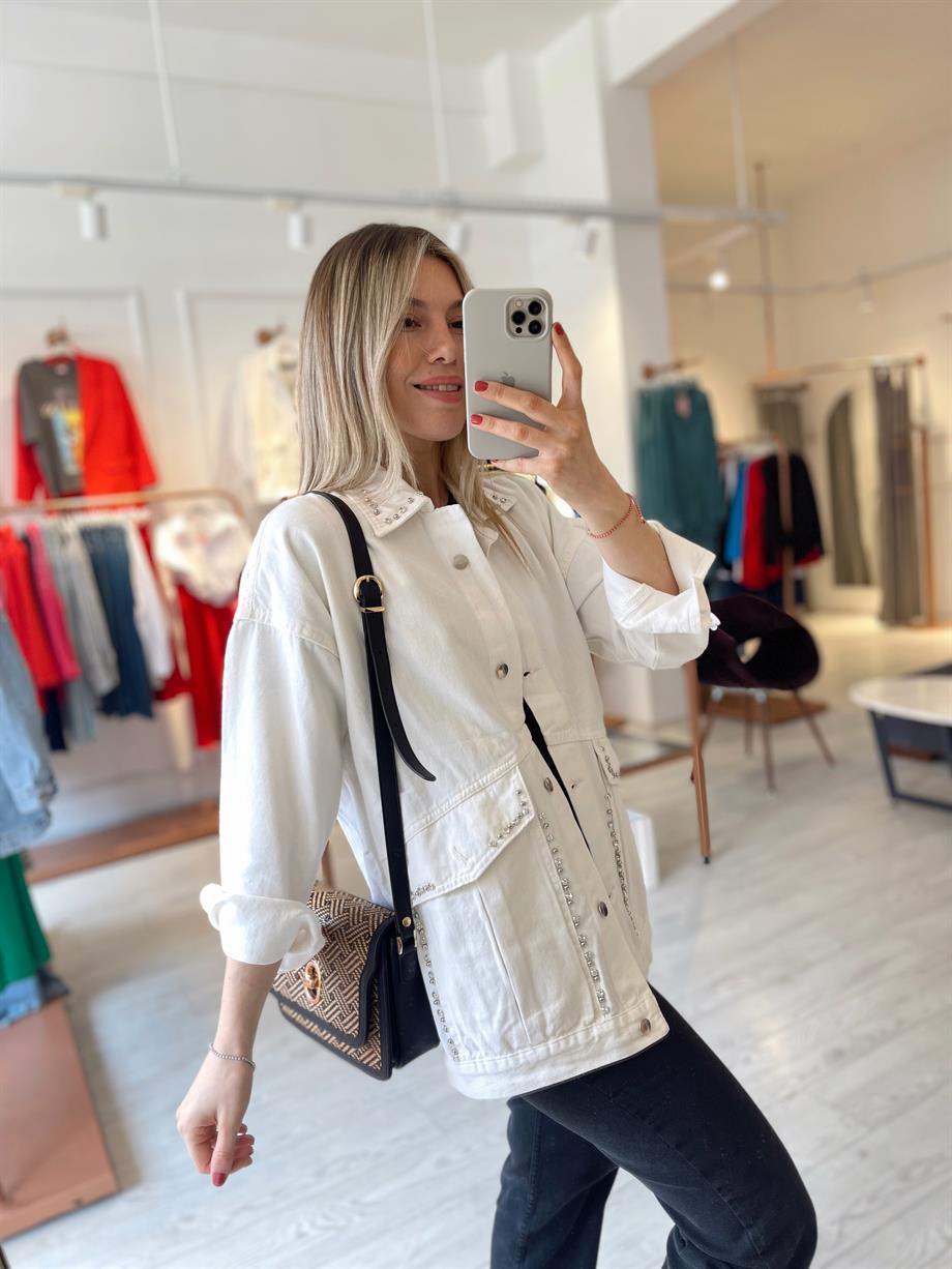 Beyaz Taş ve Boncuk İşlemeli Denim Ceket · 4