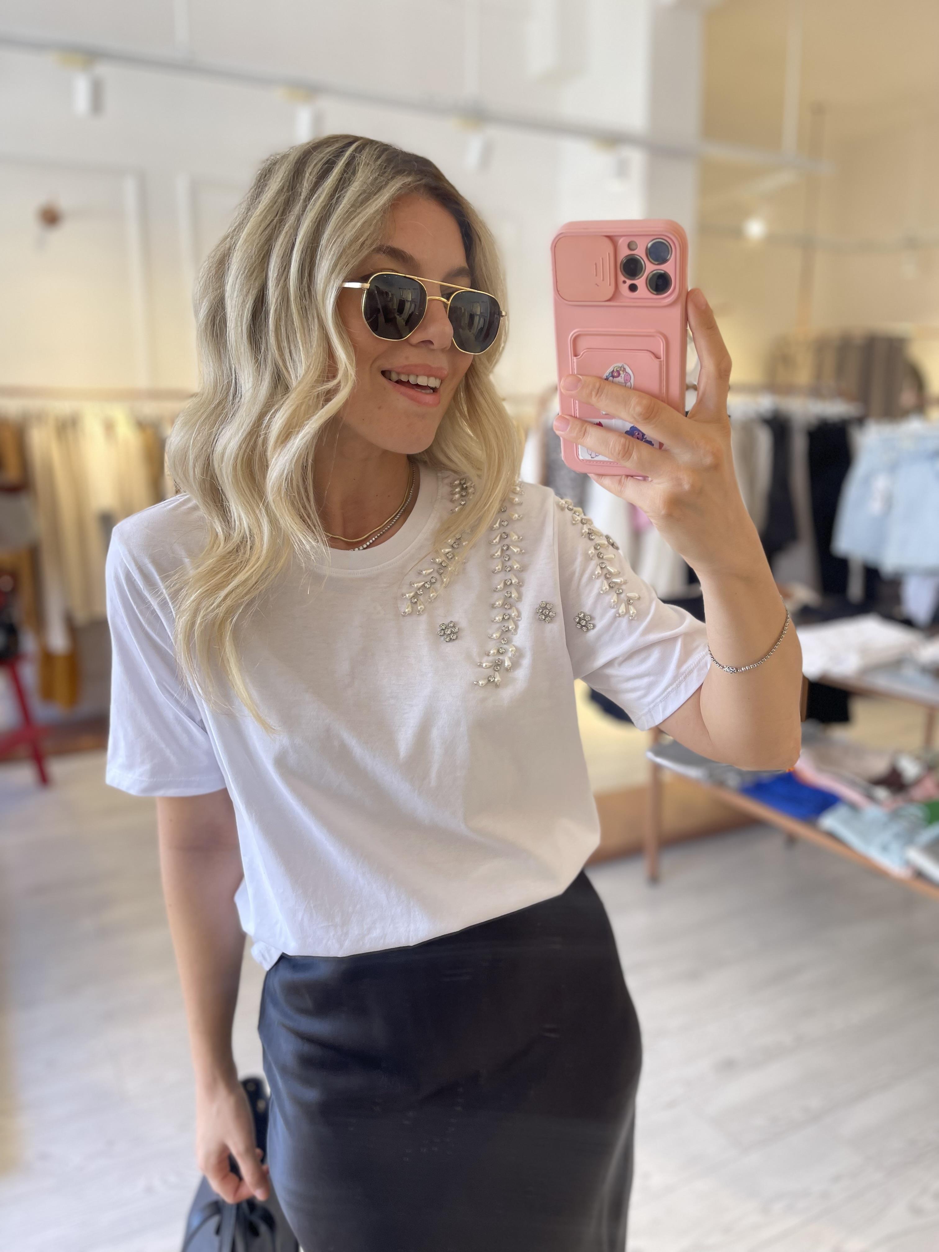 Beyaz Tek Omuz Boncuk İşlemeli Tshirt · 3