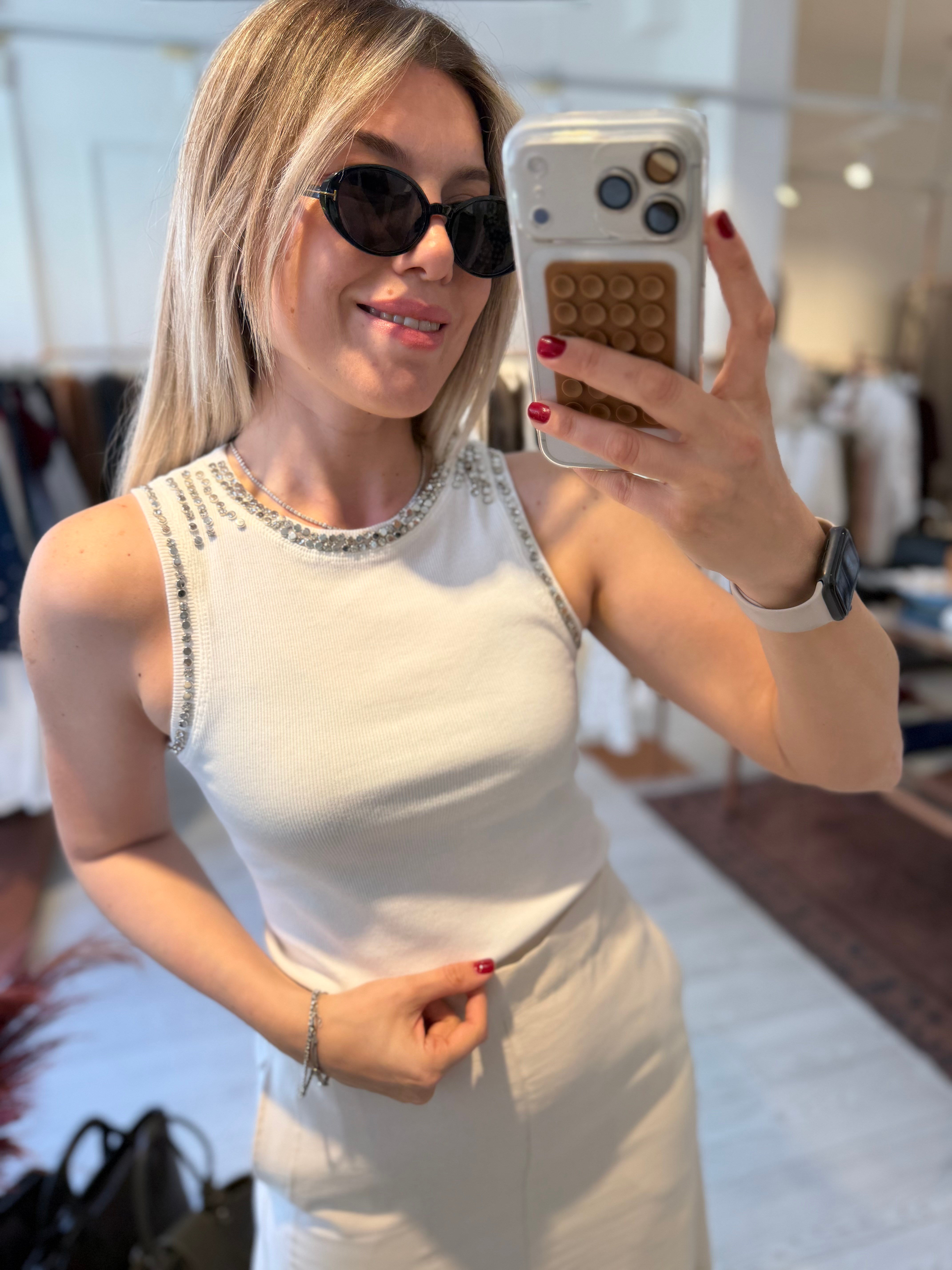 Beyaz Yaka ve Kol Taşlı Body
