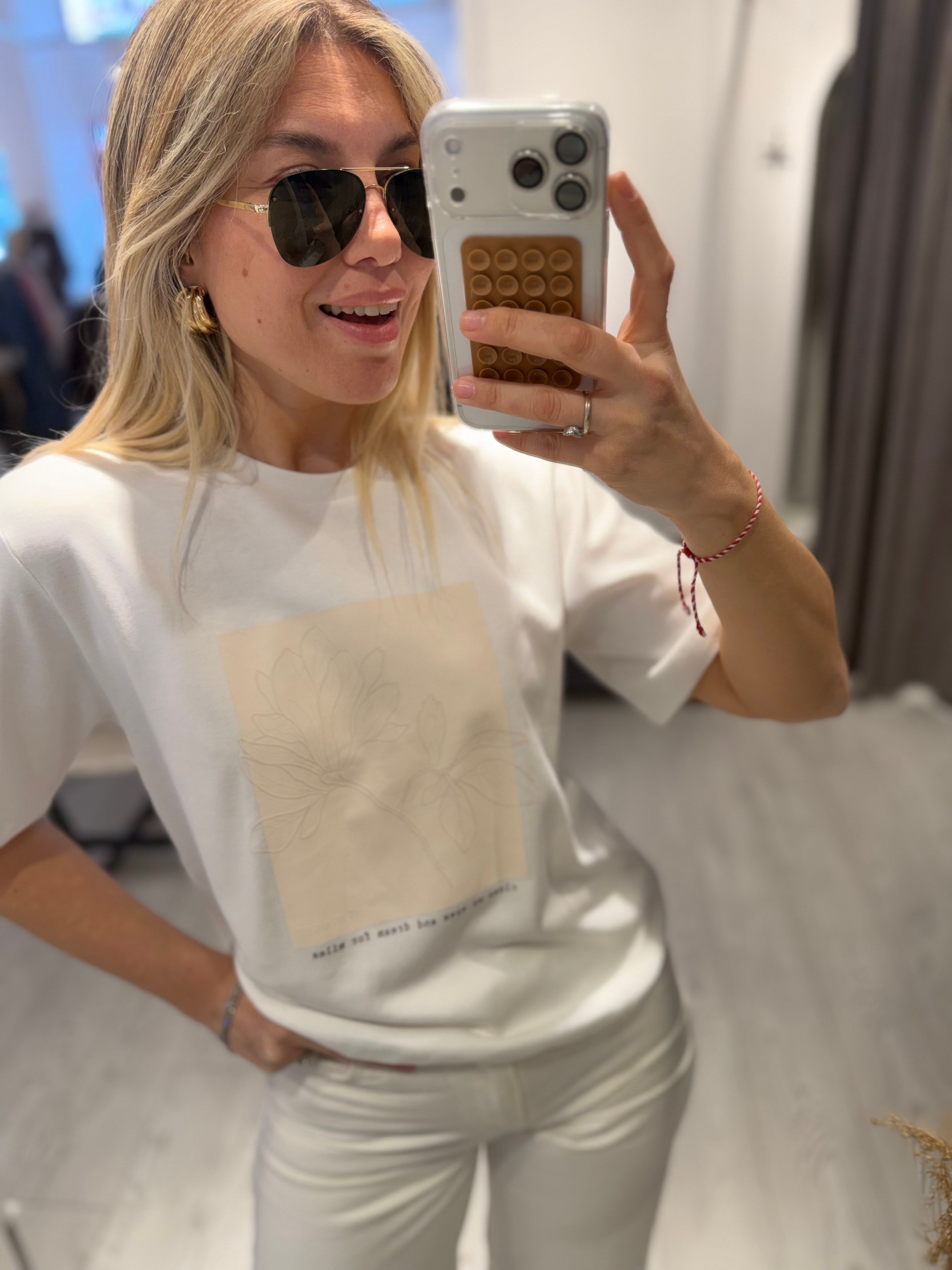 Beyaz Yaprak Baskılı Tshirt