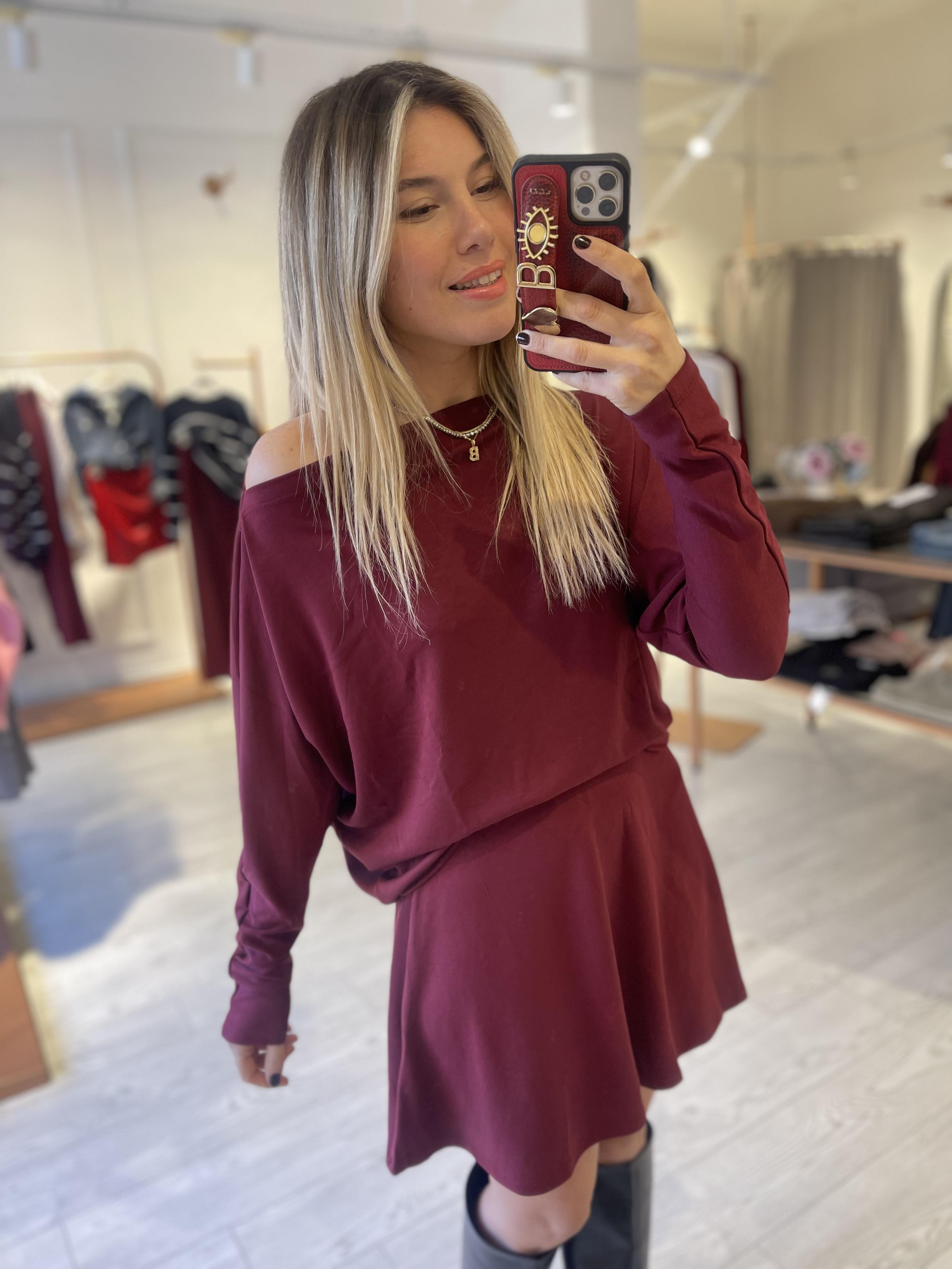 Bordo Düşük Omuzlu Bluz ve Çan Bel Lastikli  Mini Etekli  Takım