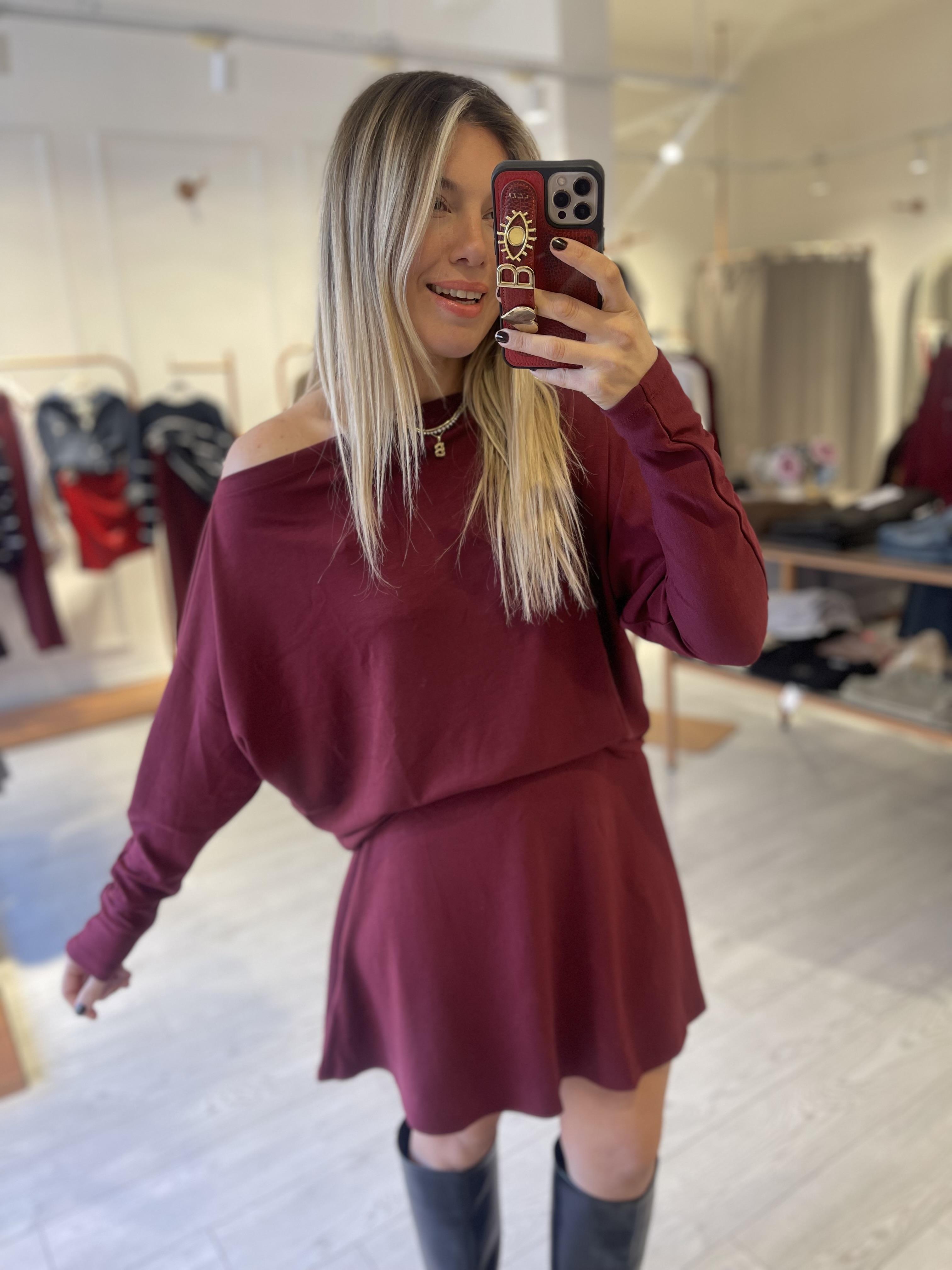 Bordo Düşük Omuzlu Bluz ve Çan Bel Lastikli  Mini Etekli  Takım · 2