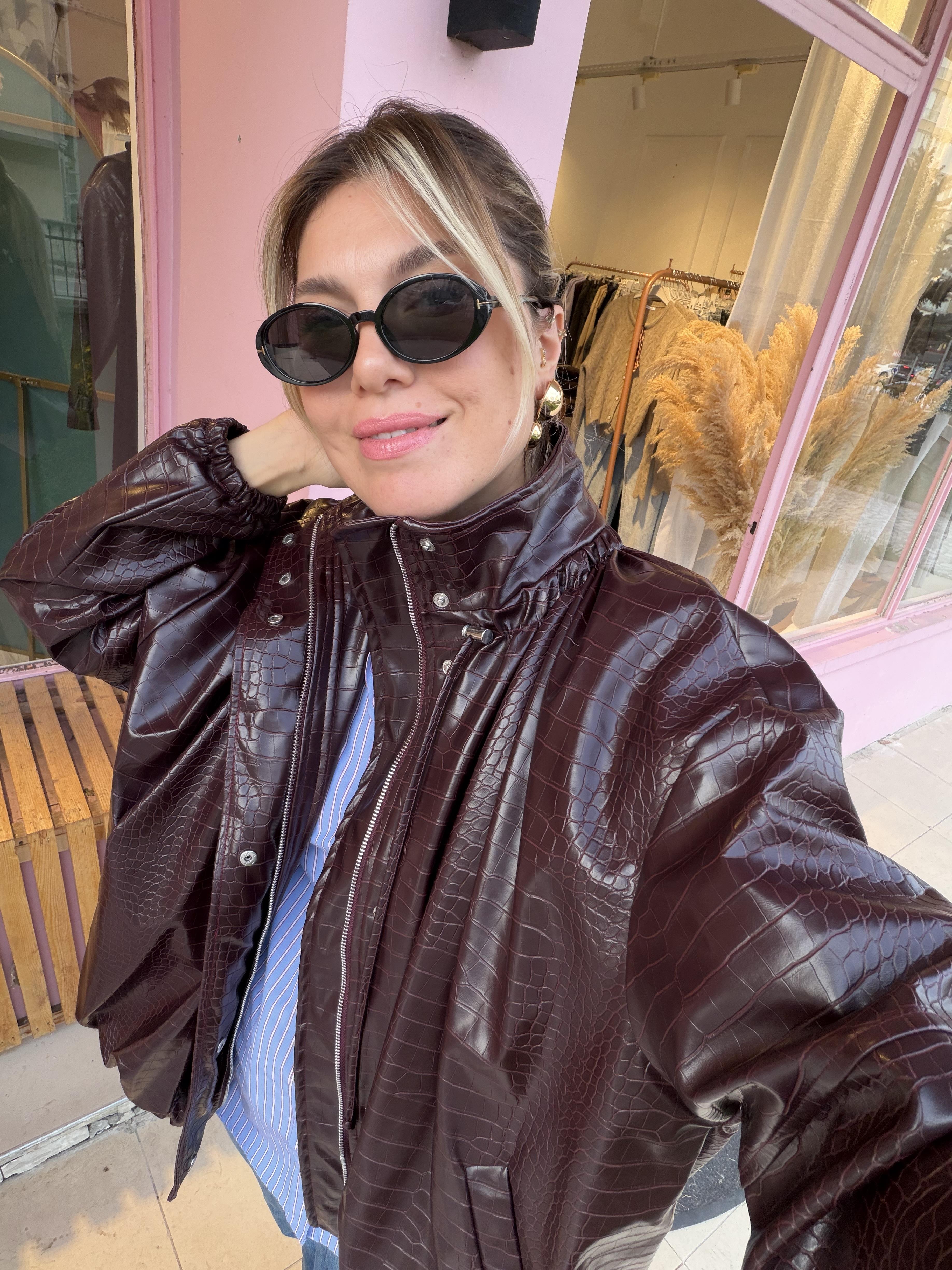 Bordo Oversize Deri Mont – Hakim Yaka, Fermuarlı, Geniş Kalıp, Uzun Kollu Kadın Deri Mont