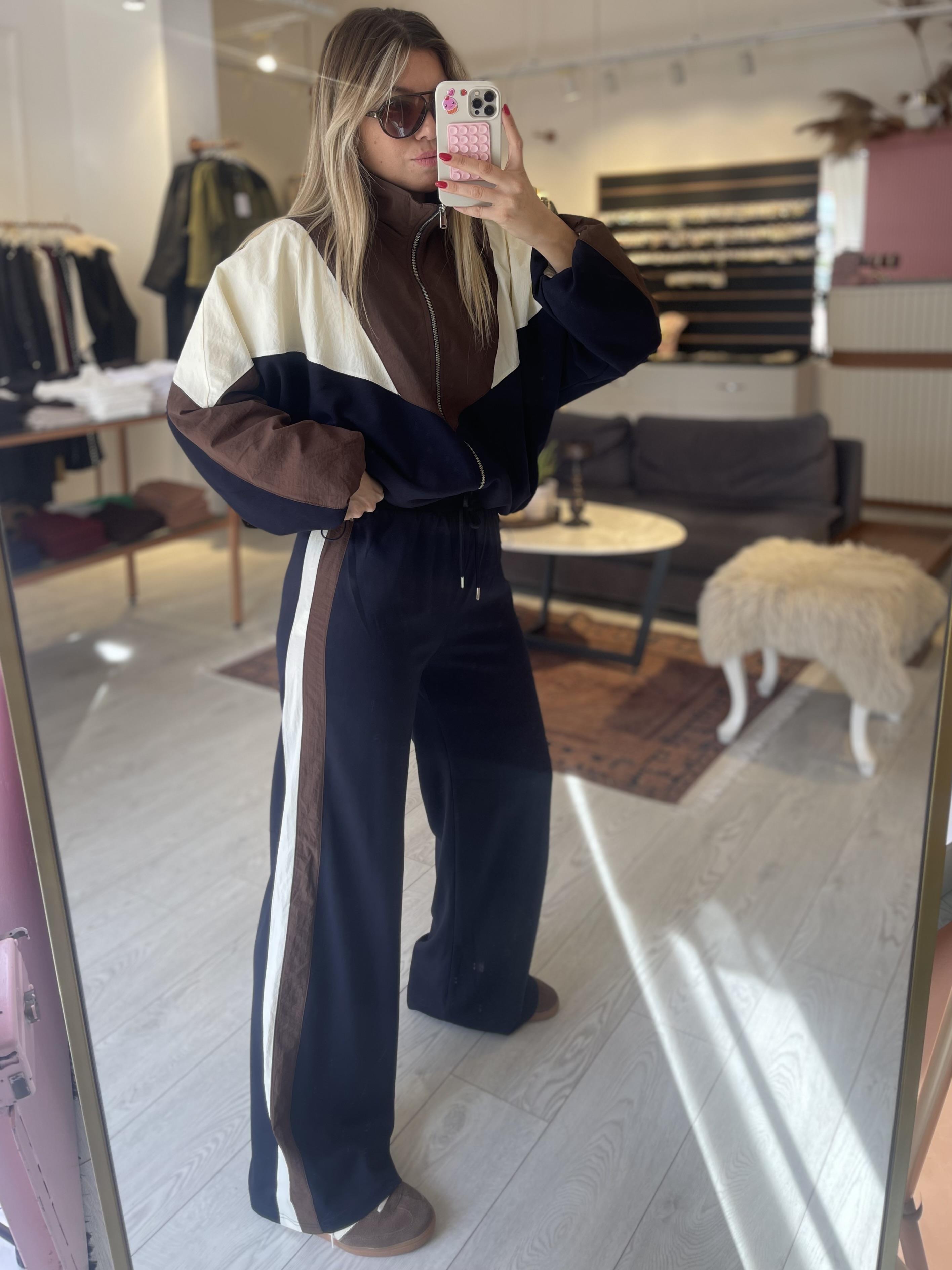 Bukitta Premium Renkli Modal & Paraşüt Kumaş Mix Takım – Uzun Kollu Hakim Yaka, Fermuarlı, Düz Desen, Rahat ve Şık Günlük-Tarz İki Parça Takım