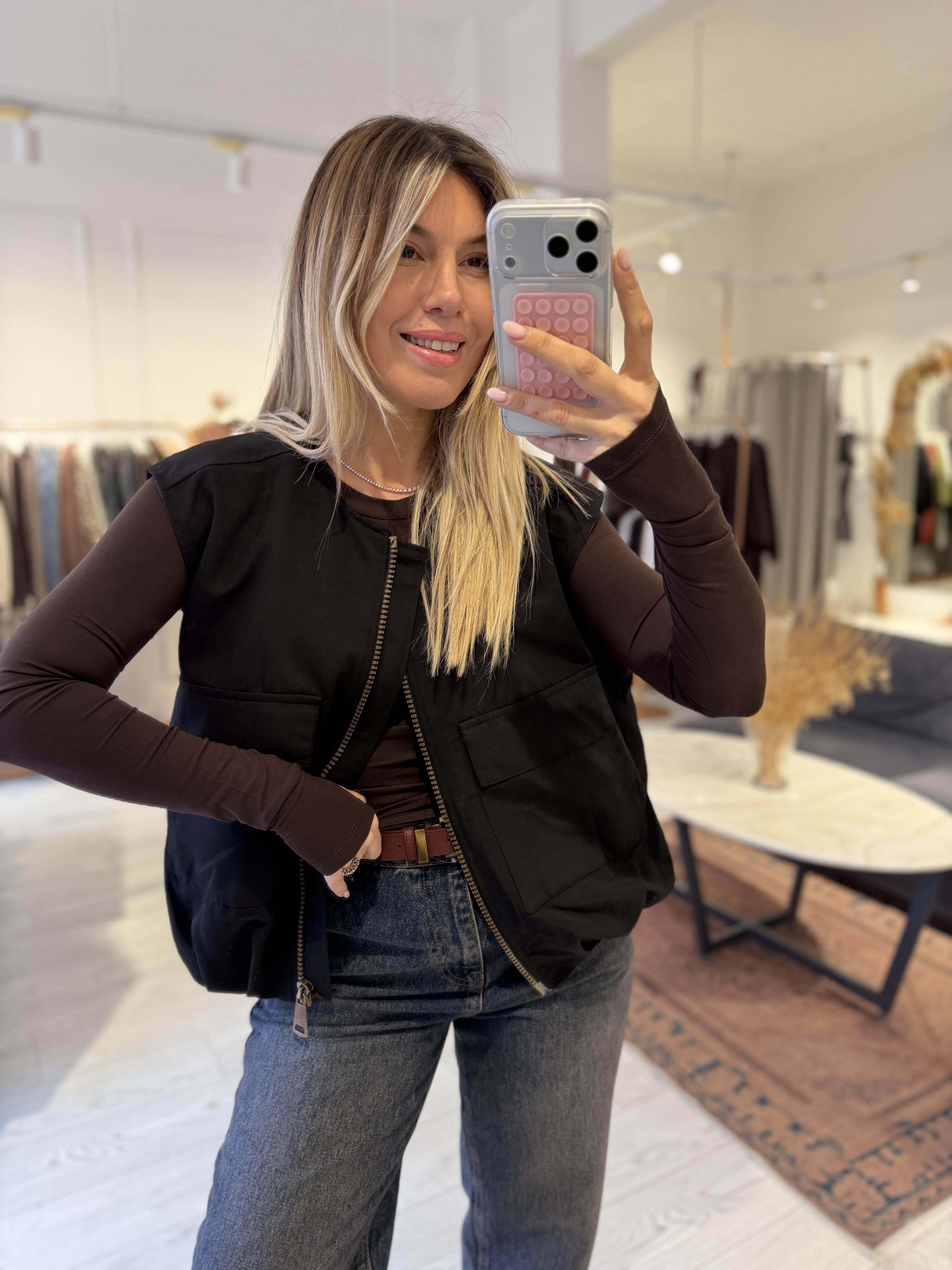 Bukitta Siyah Altı Lastikli Kadın Yelek – Pamuk Kumaş, Sıfır Kol, Bisiklet Yaka, Fermuarlı, Düz Desen, Tam Kalıp