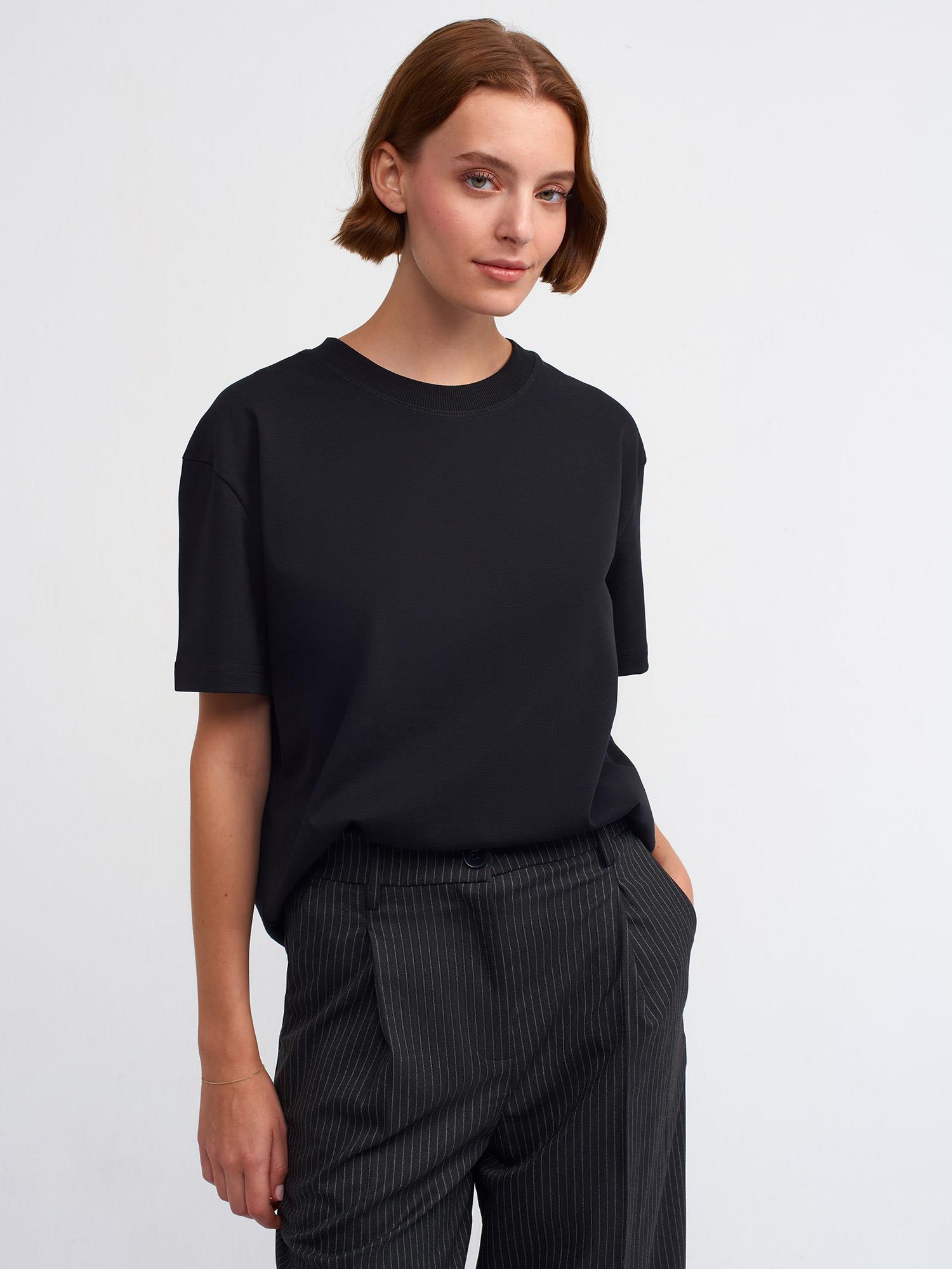 Dilvin Dekoratif Yaka Siyah Basic Tshirt 