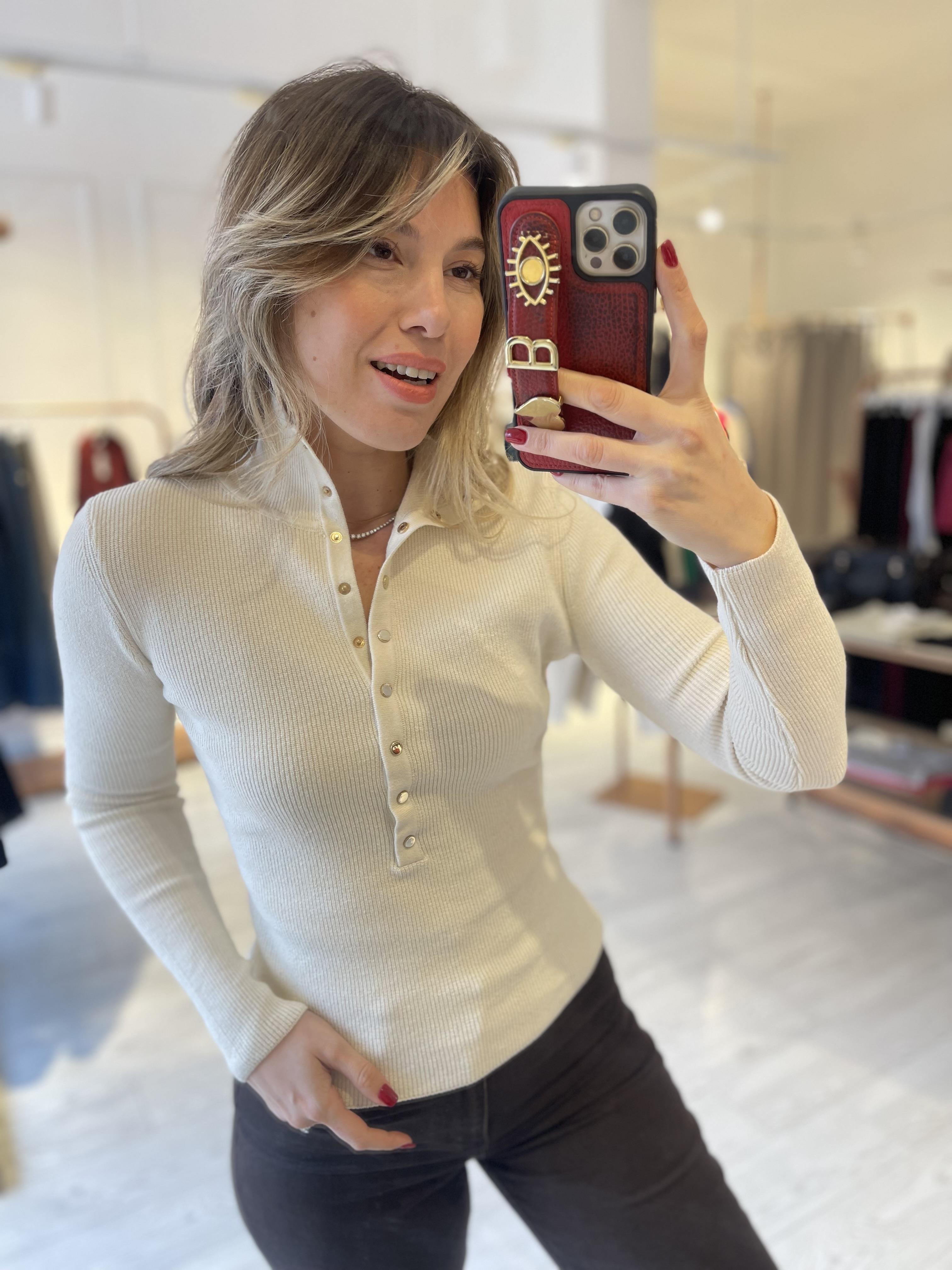 Ekru Dik Yaka Gold Çıtçıtlı Triko