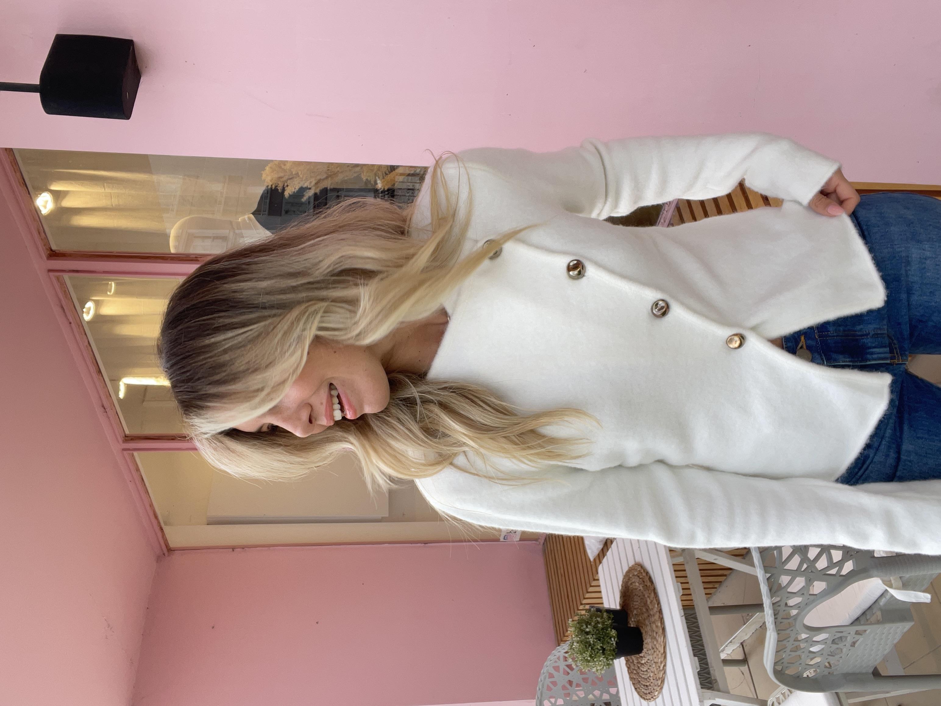 Ekru Gold Düğmeli Yumoş Hırka