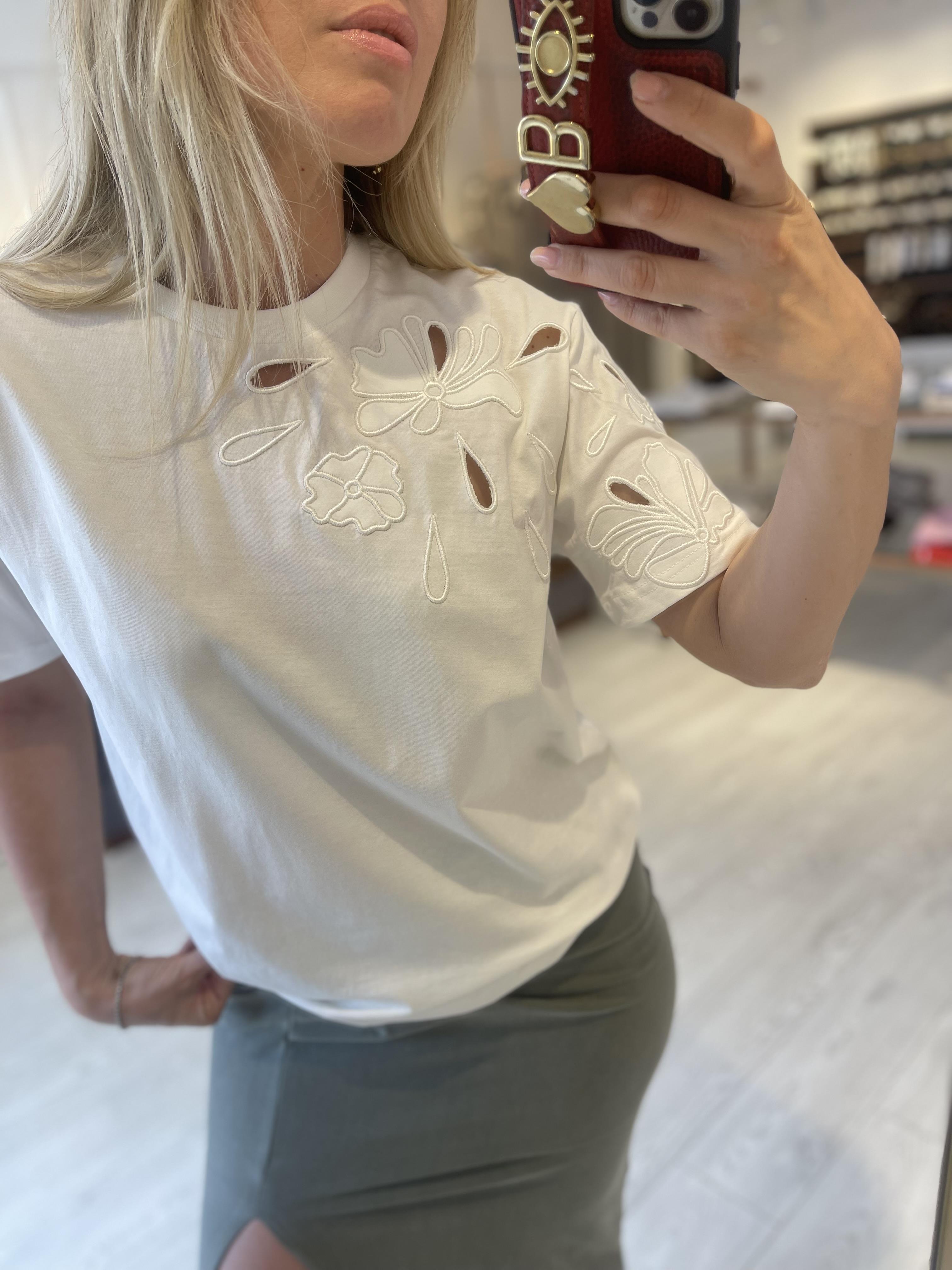 Ekru Nakışlı Tshirt 