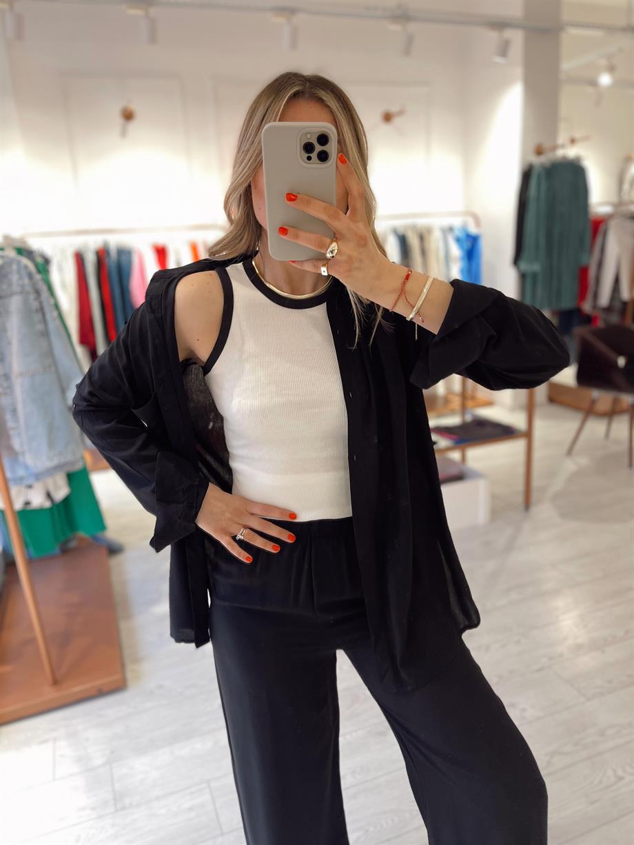 Ekru Yakası Şeritli Atlet