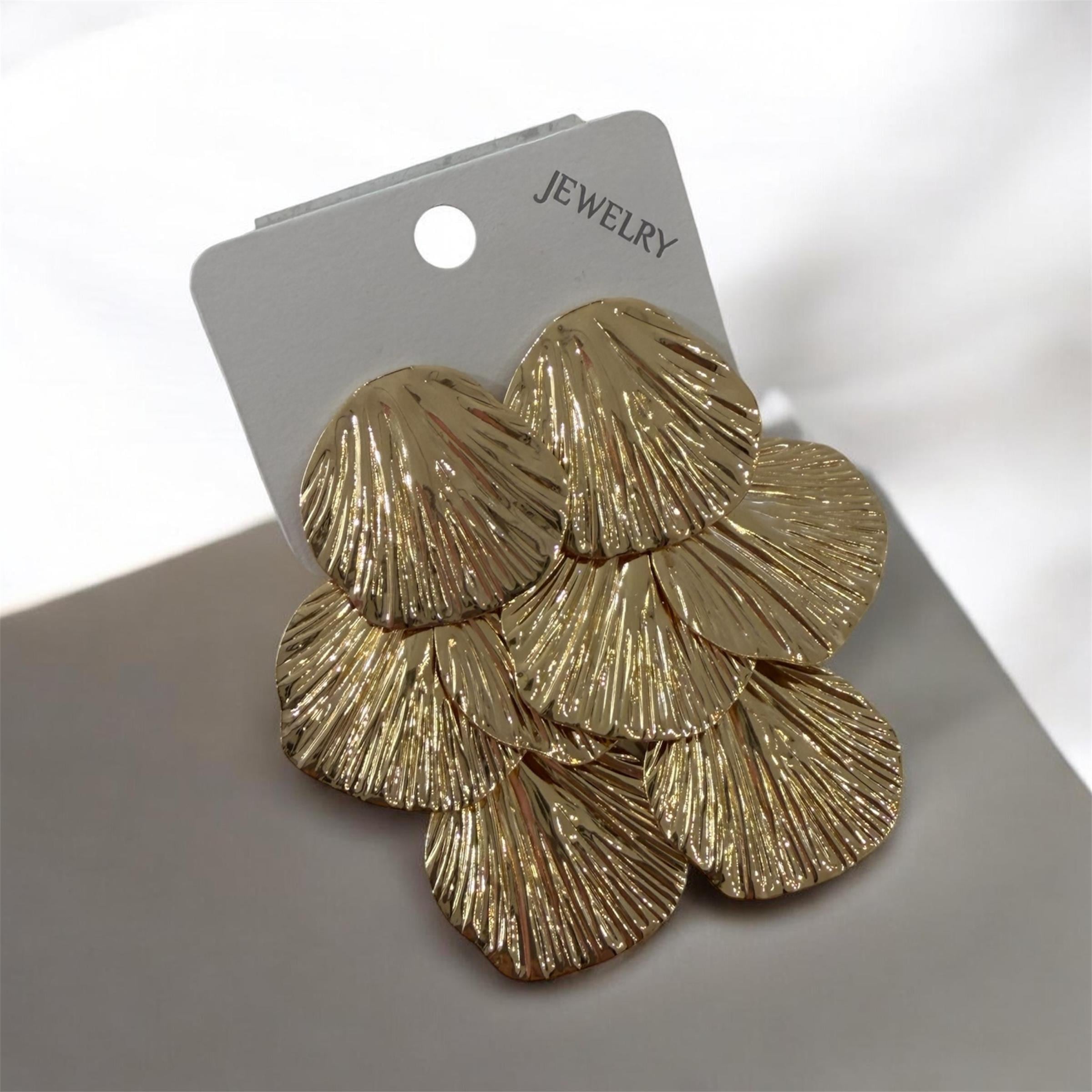 Gold Midye Formlu Sallantılı Küpe