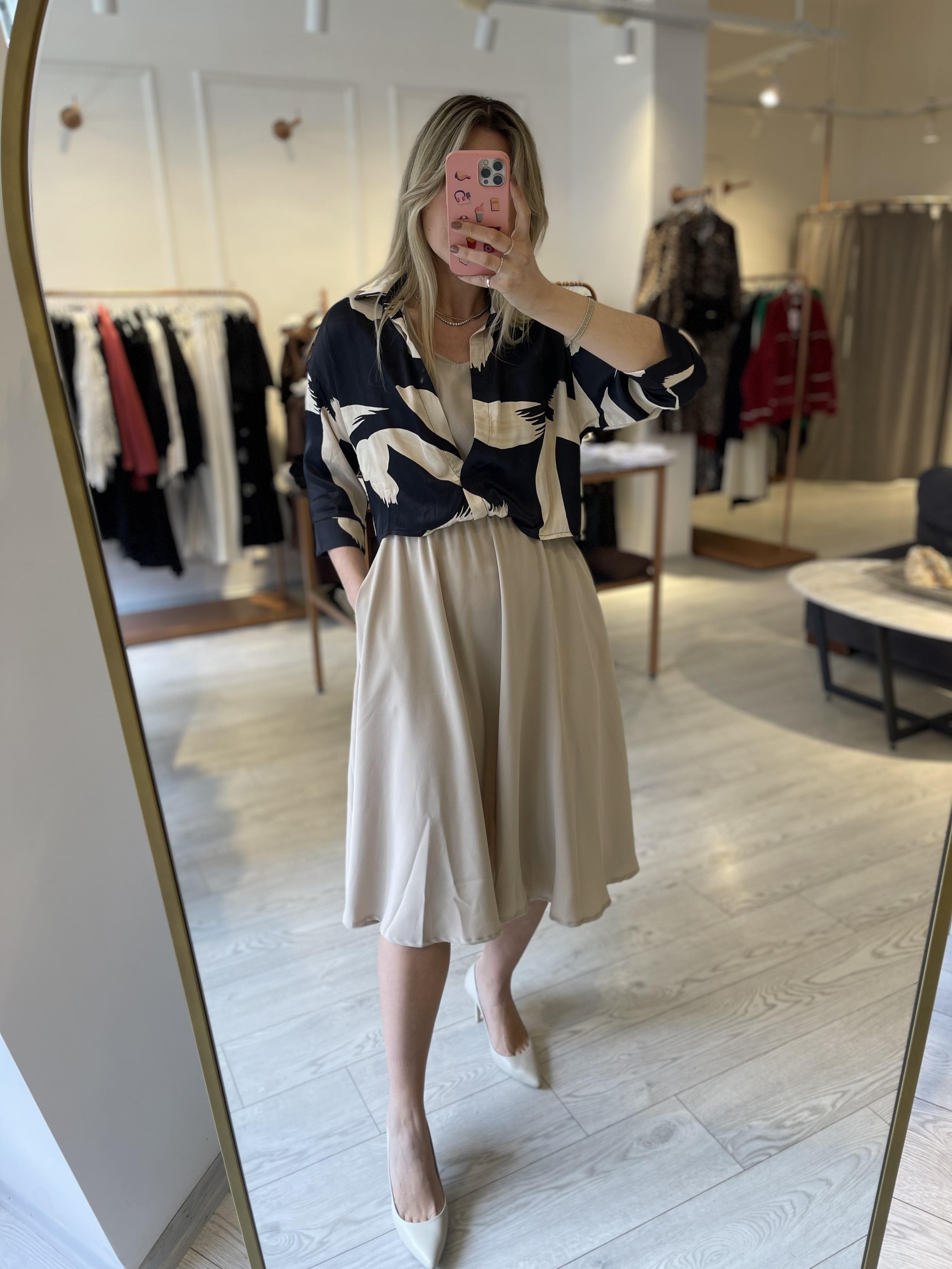 Gömlek Detaylı Cepli Midi Elbise