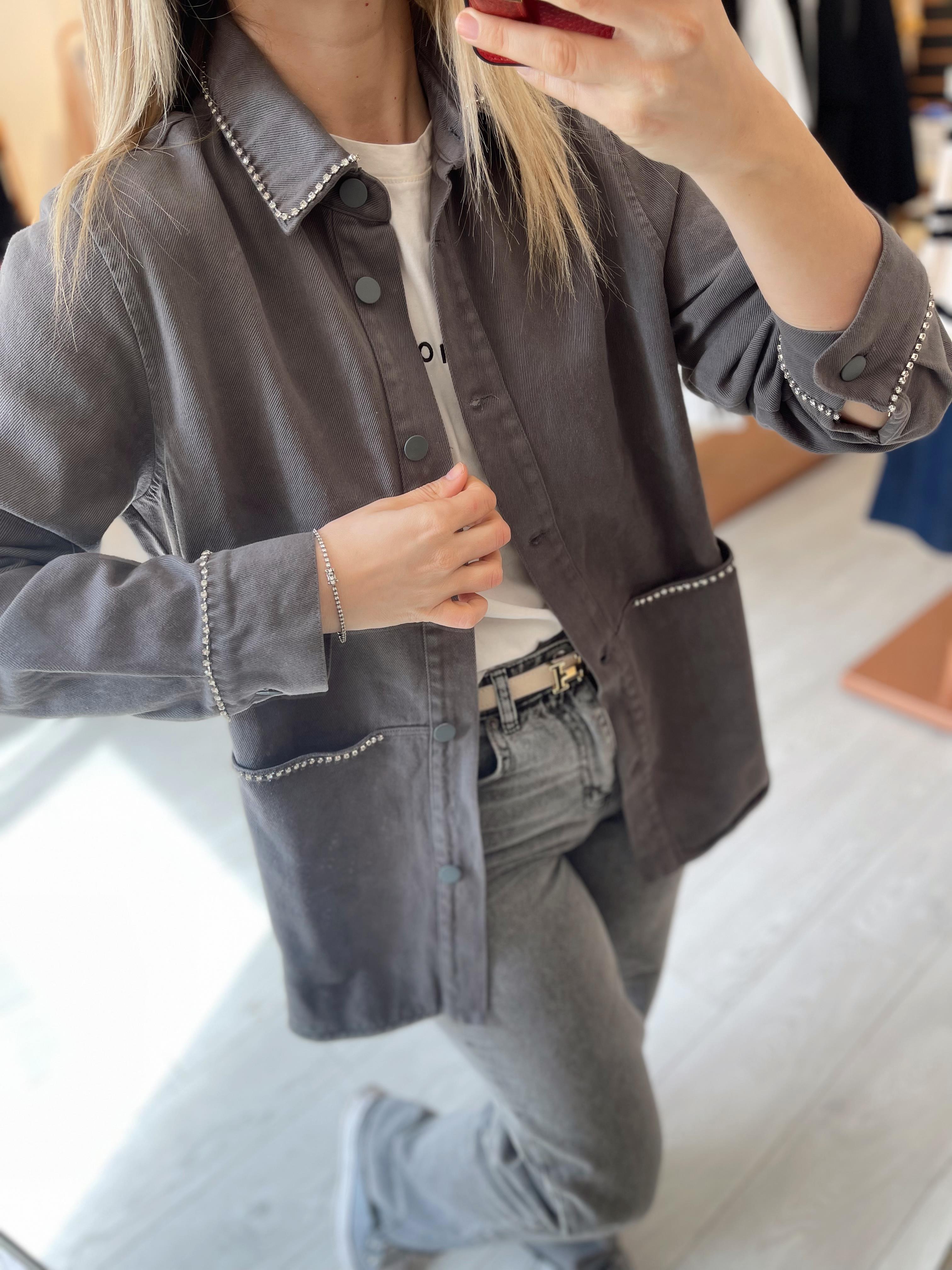 Gri Gabardin Kumaş Taş Detaylı Gömlek Ceket · 3