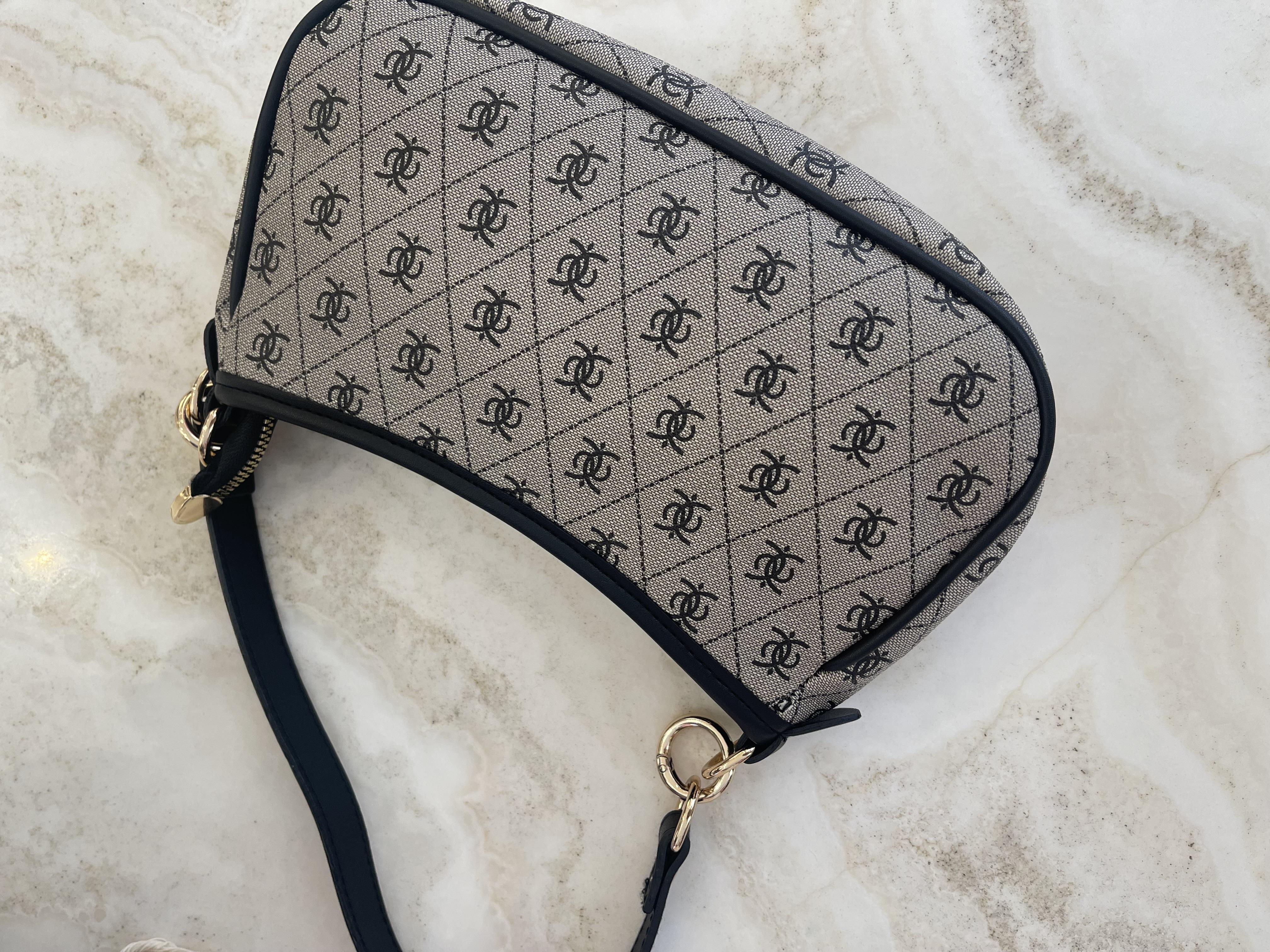 Gri Siyah Monogramlı Baget Çanta