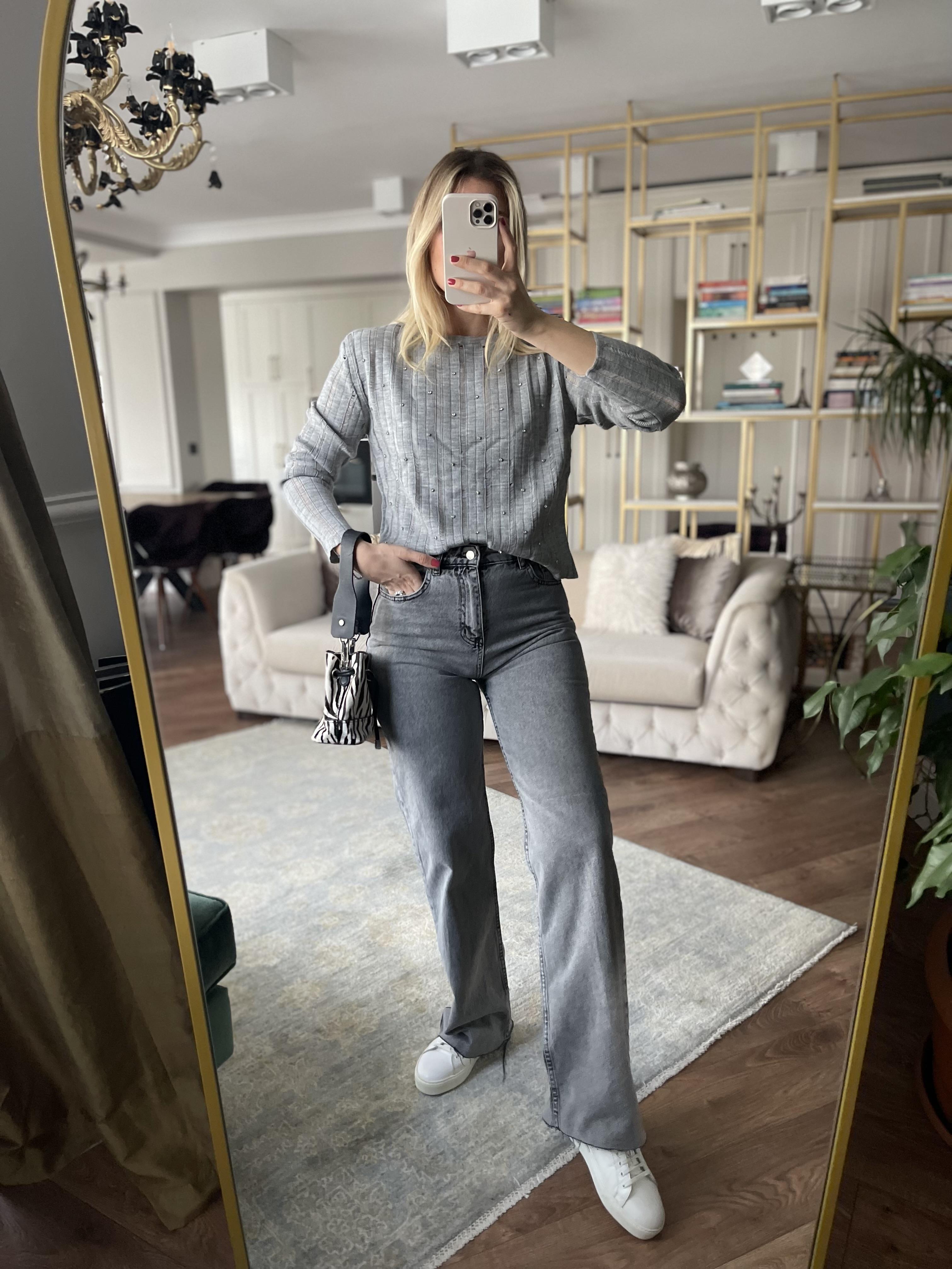 Gri Taşlı İnce Triko Kazak