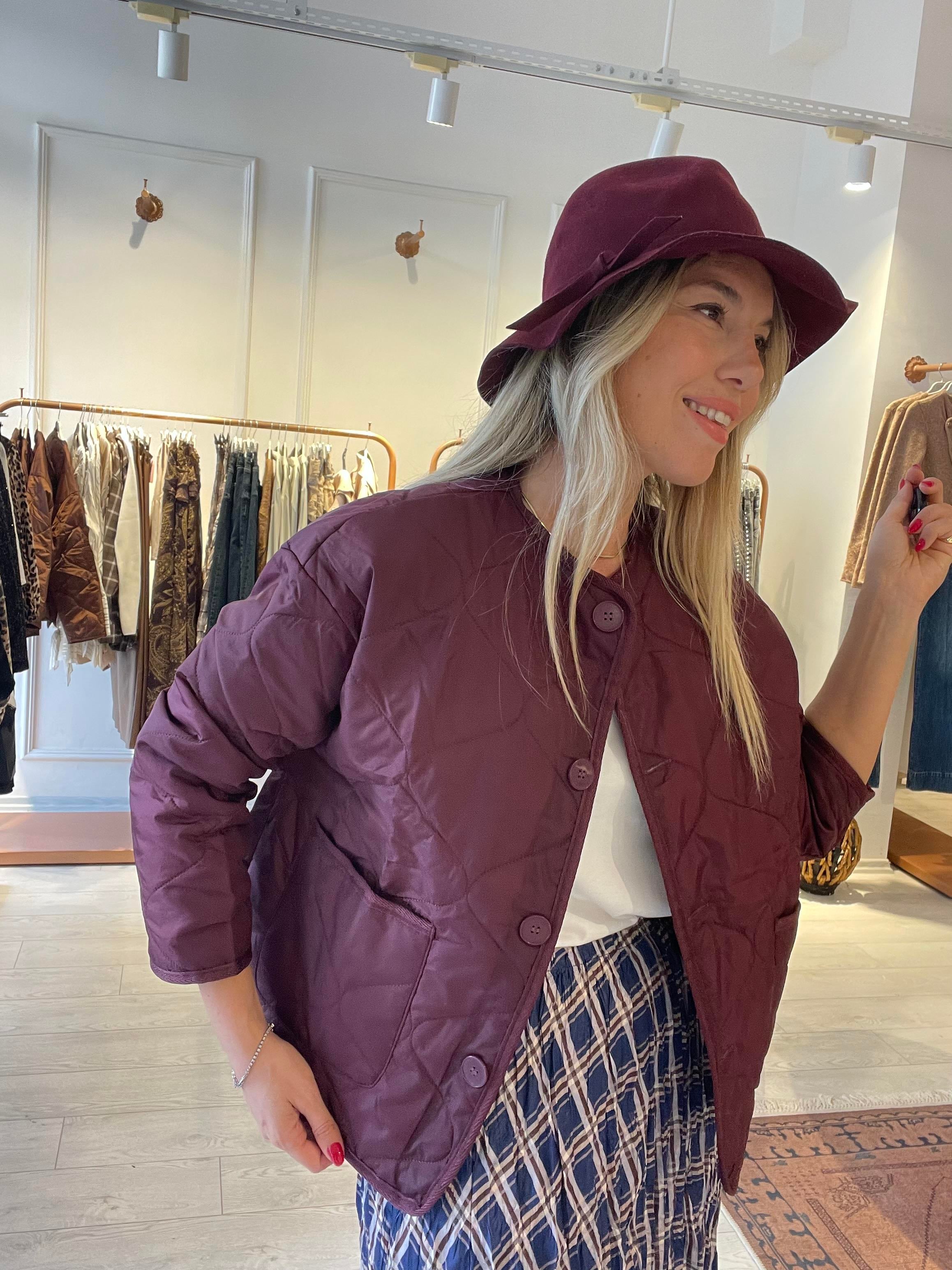 Kadın Bordo Cepli Kapitone İnce Mont – Bebe Yaka, Uzun Kollu, Fermuarsız, Geniş Kalıp, Sonbahar Şıklığı | Bukitta