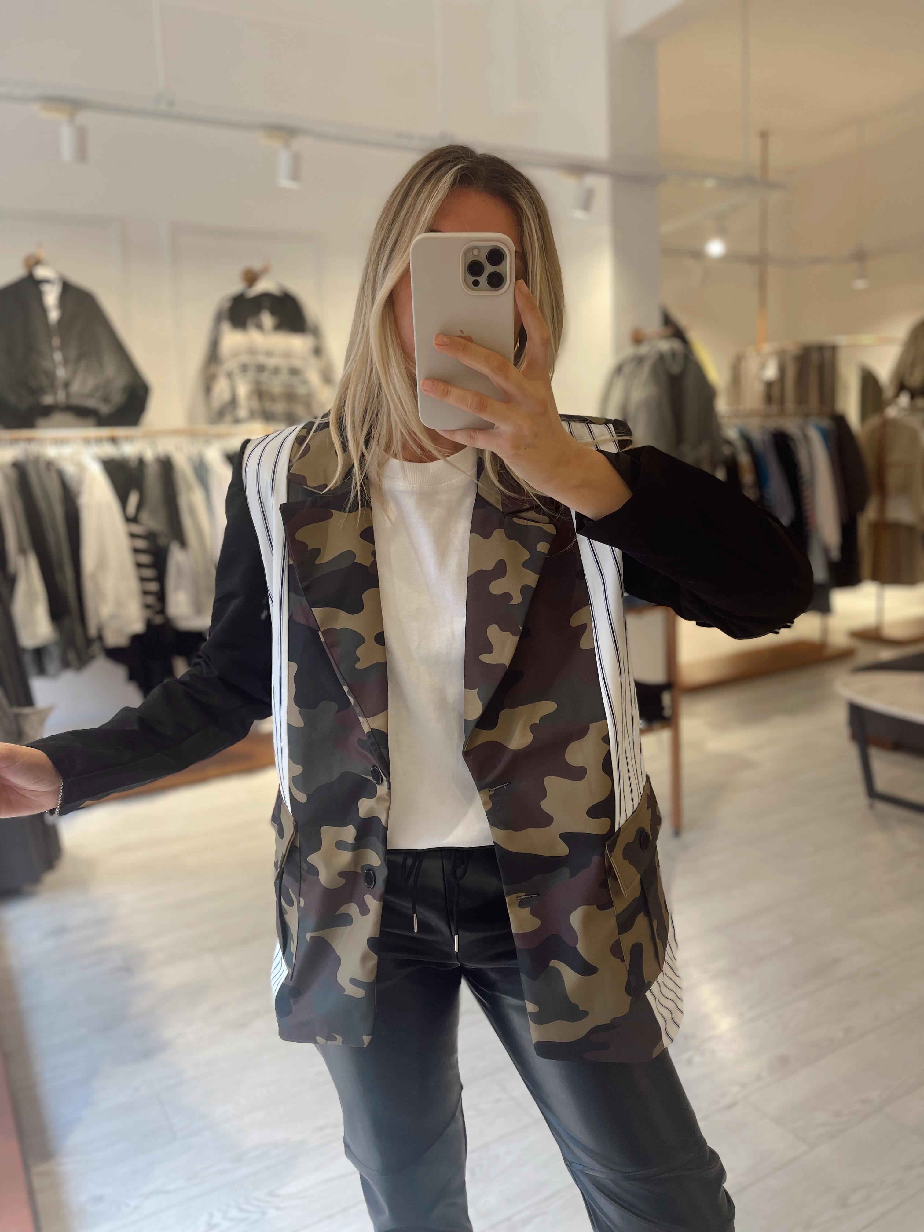 Kamuflaj Desenli Tasarım Blazer · 6