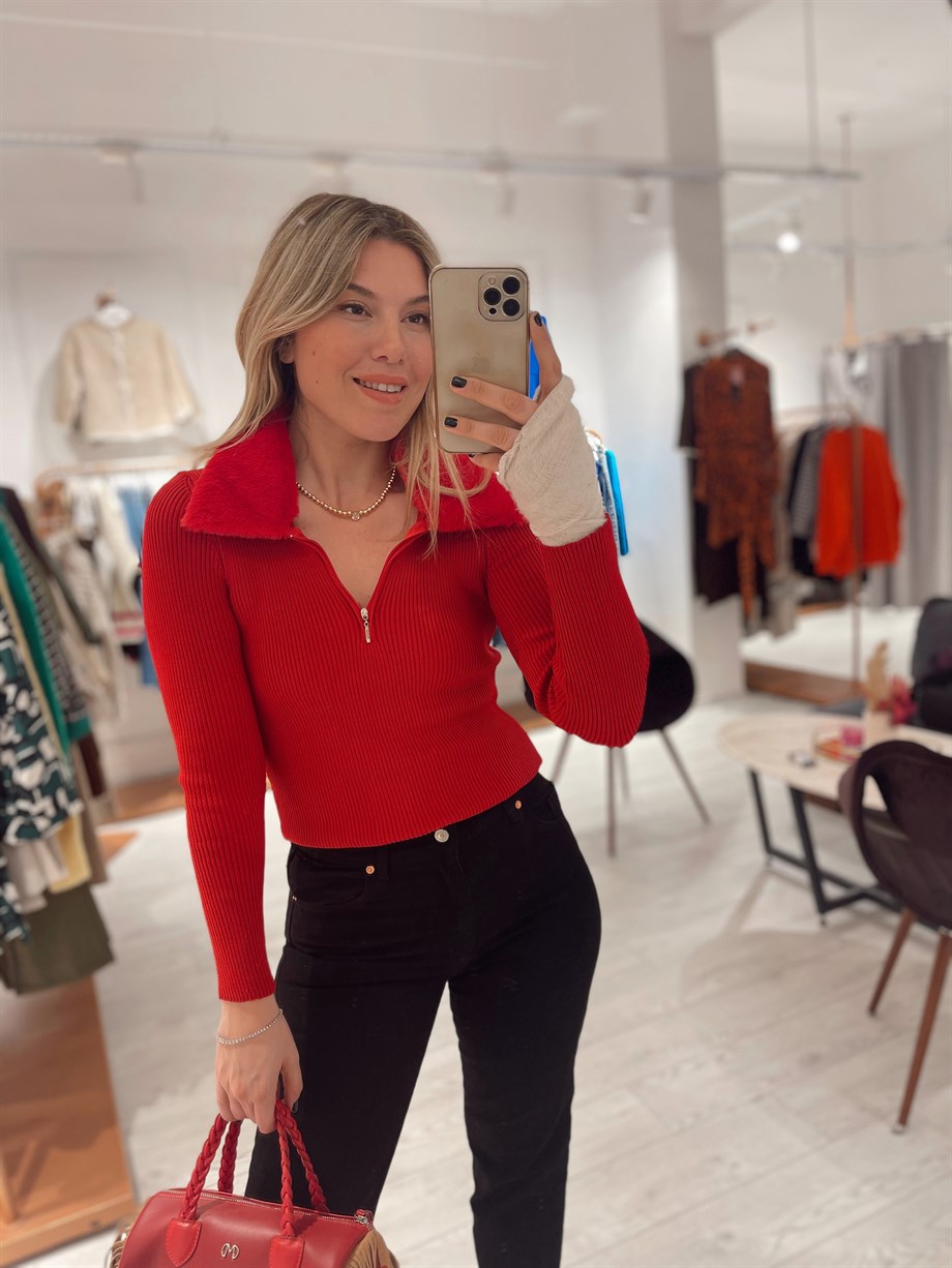 Kırmızı Yakası Kürklü Fermuarlı Çelik Triko Bluz