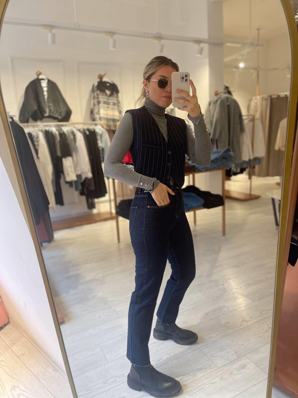 Koyu Lacivert Orj. Marka Kesik Paça Boyfit Jean · 4