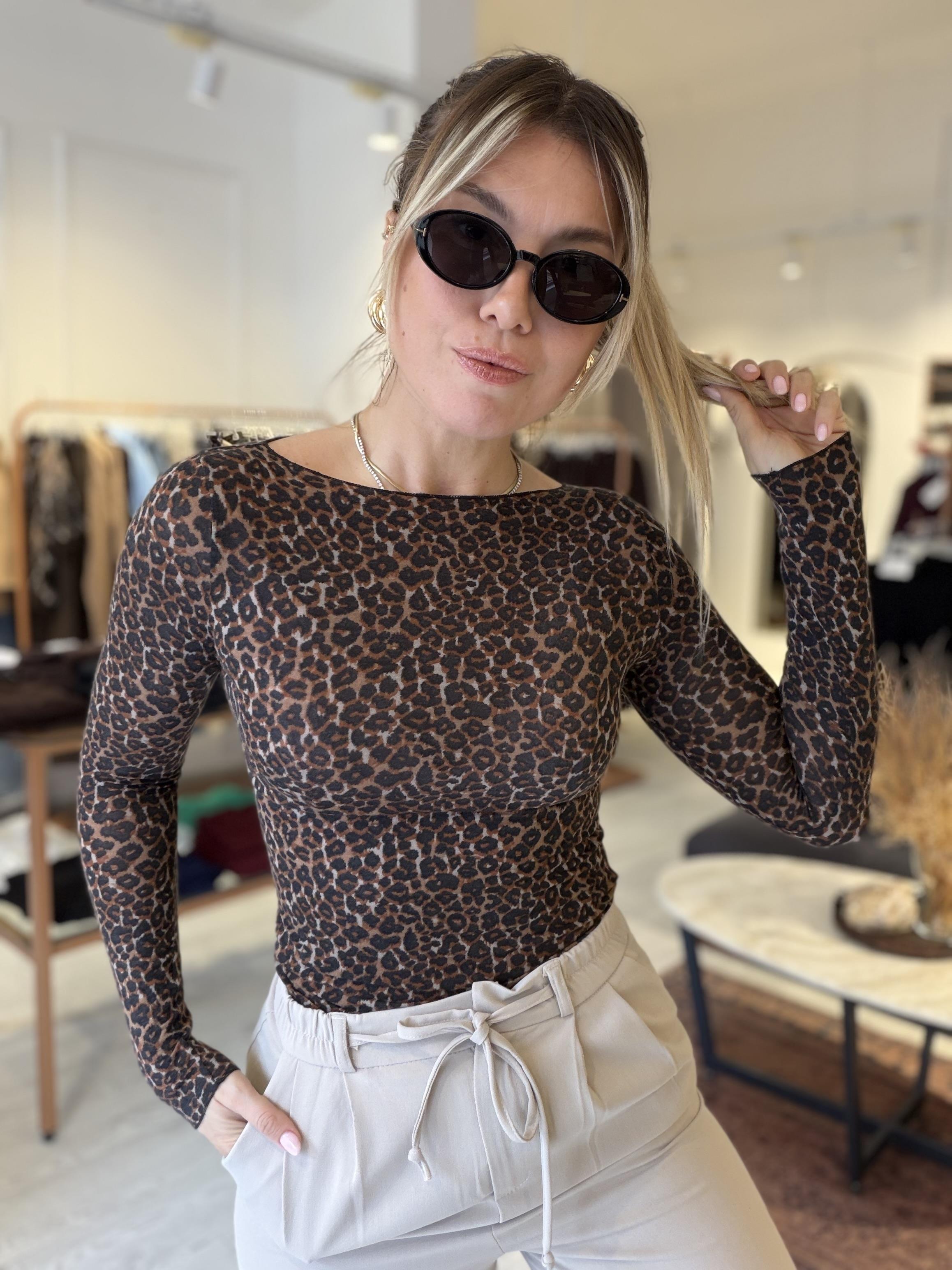Leopar Desenli Kaşmir Bluz – Uzun Kollu, Bisiklet Yaka, Tam Kalıp, Yumuşak Kaşmir Dokulu Şık Kadın Bluz