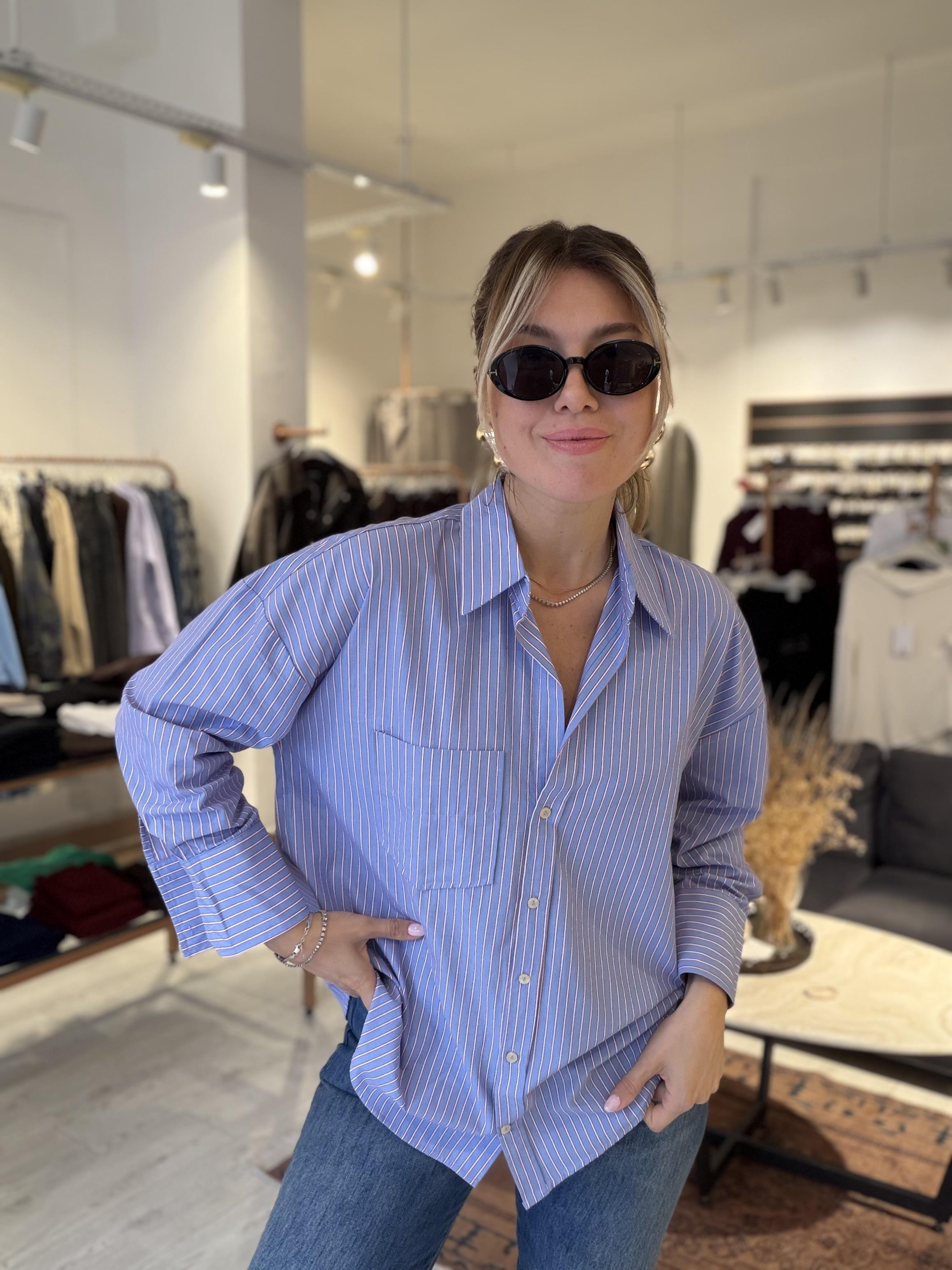 Mavi Cepli Çizgili Gömlek