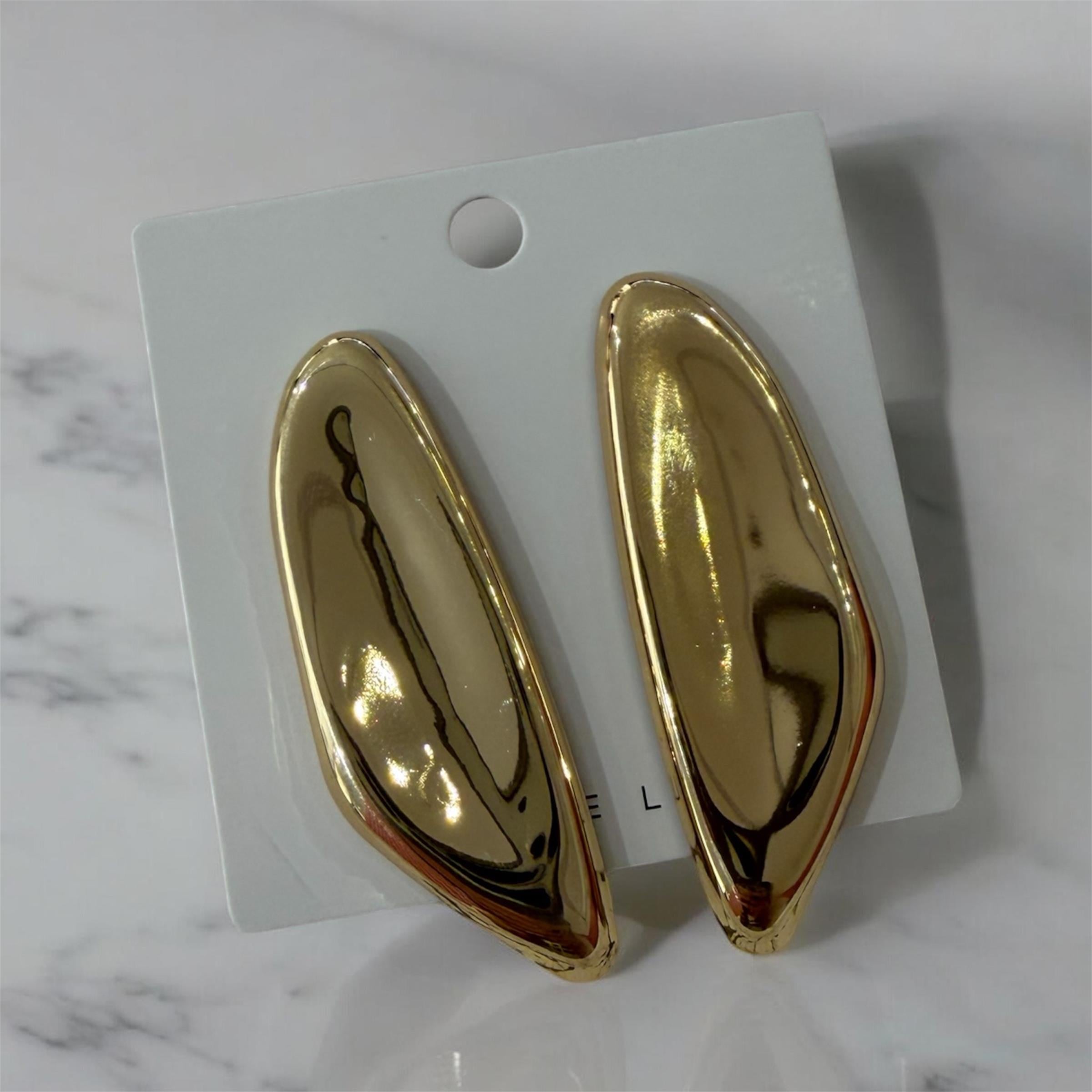 Modern Uzun Form Gold Küpe