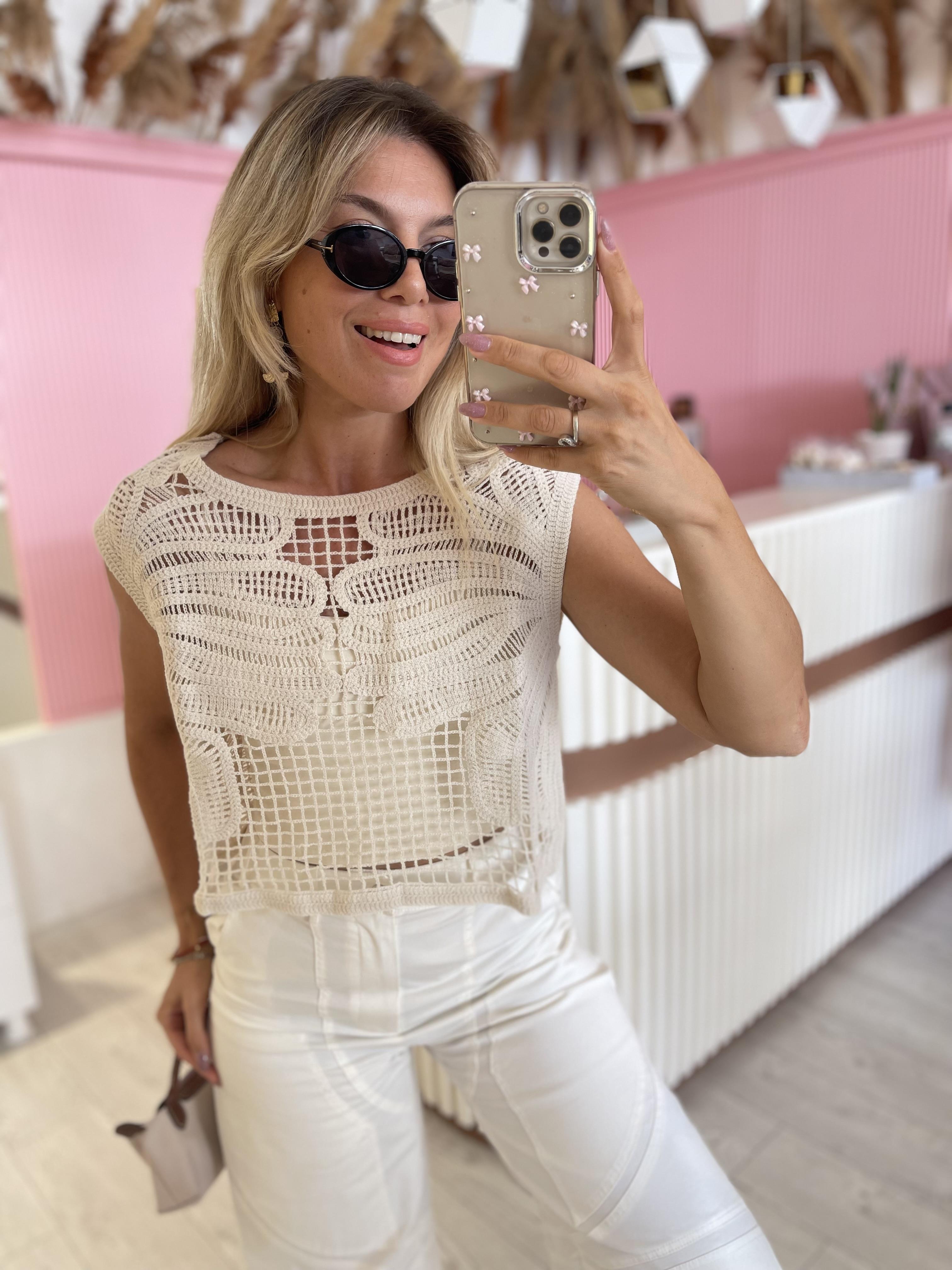 Naturel Delikli Kolsuz Triko