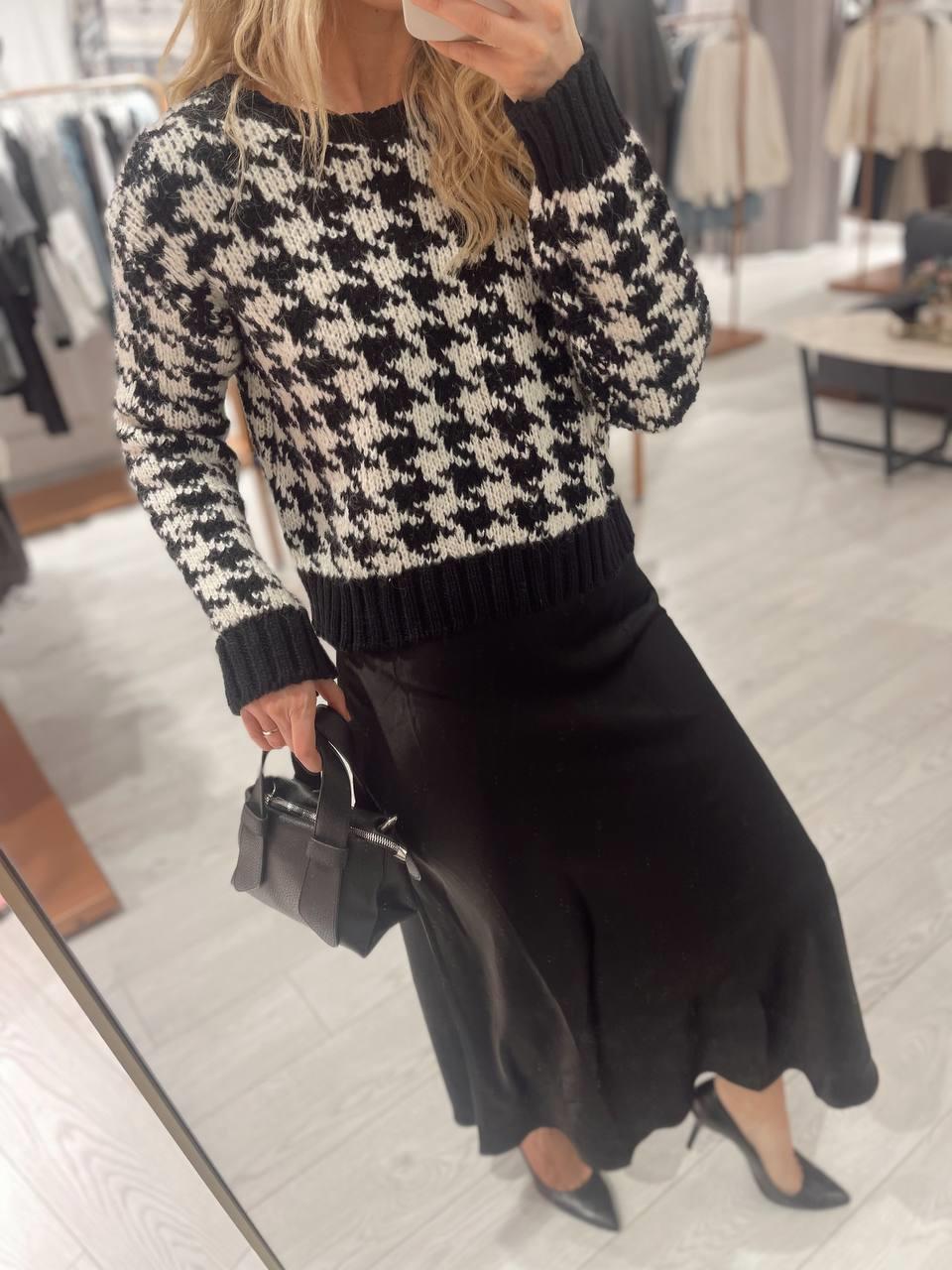 Siyah Beyaz Kazayağı Kazak