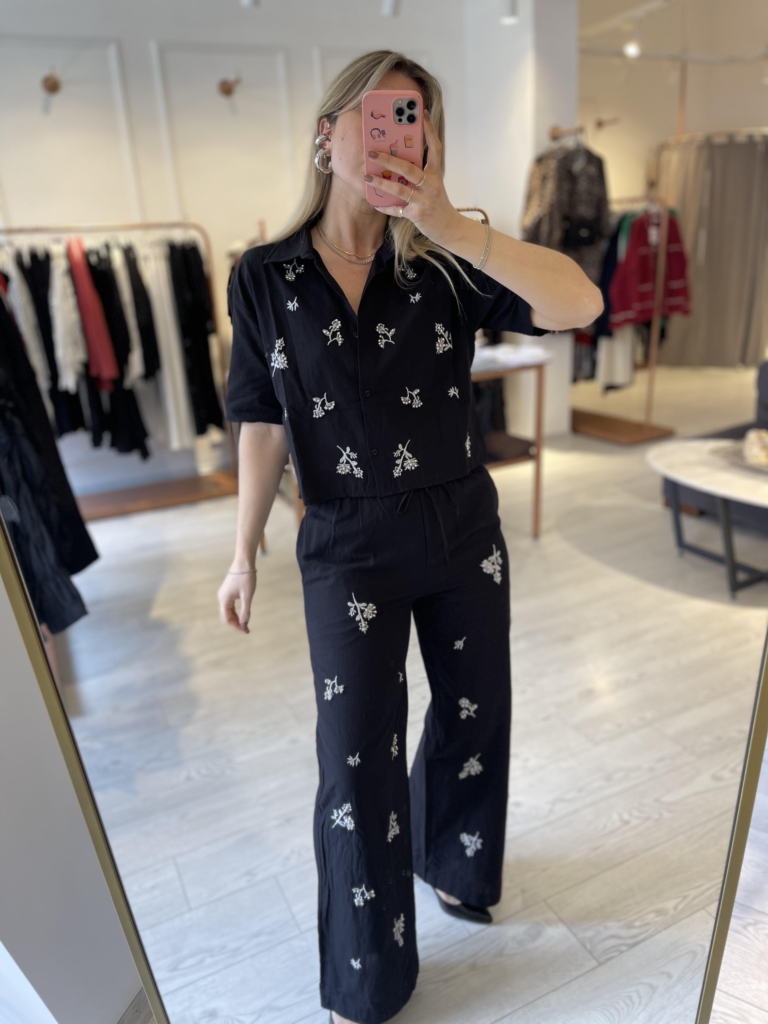 Siyah Boncuk İşlemeli Tasarım Takım