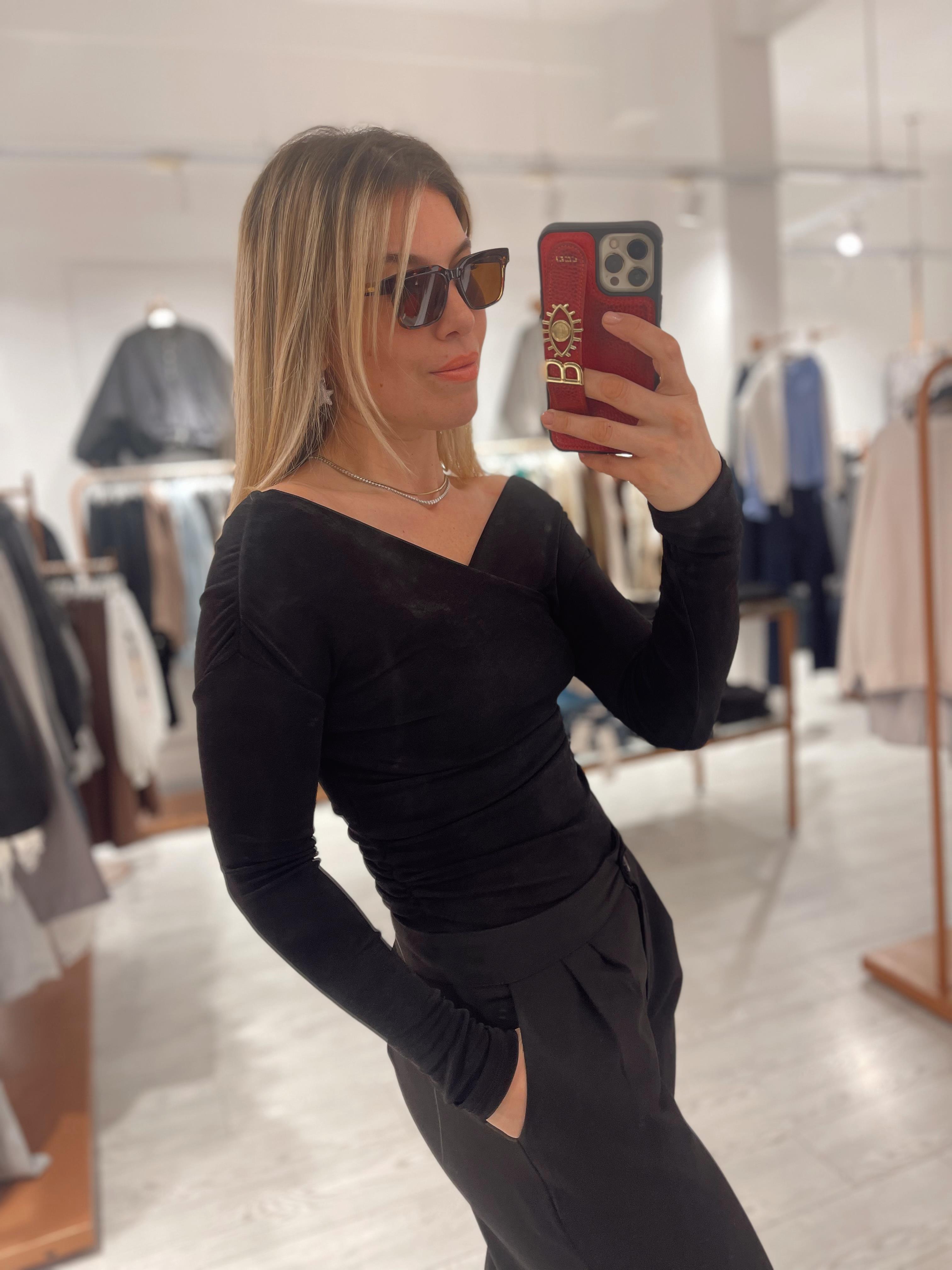 Siyah Buzy Kumaş Asimetrik Omuz Detaylı Tasarım Bluz