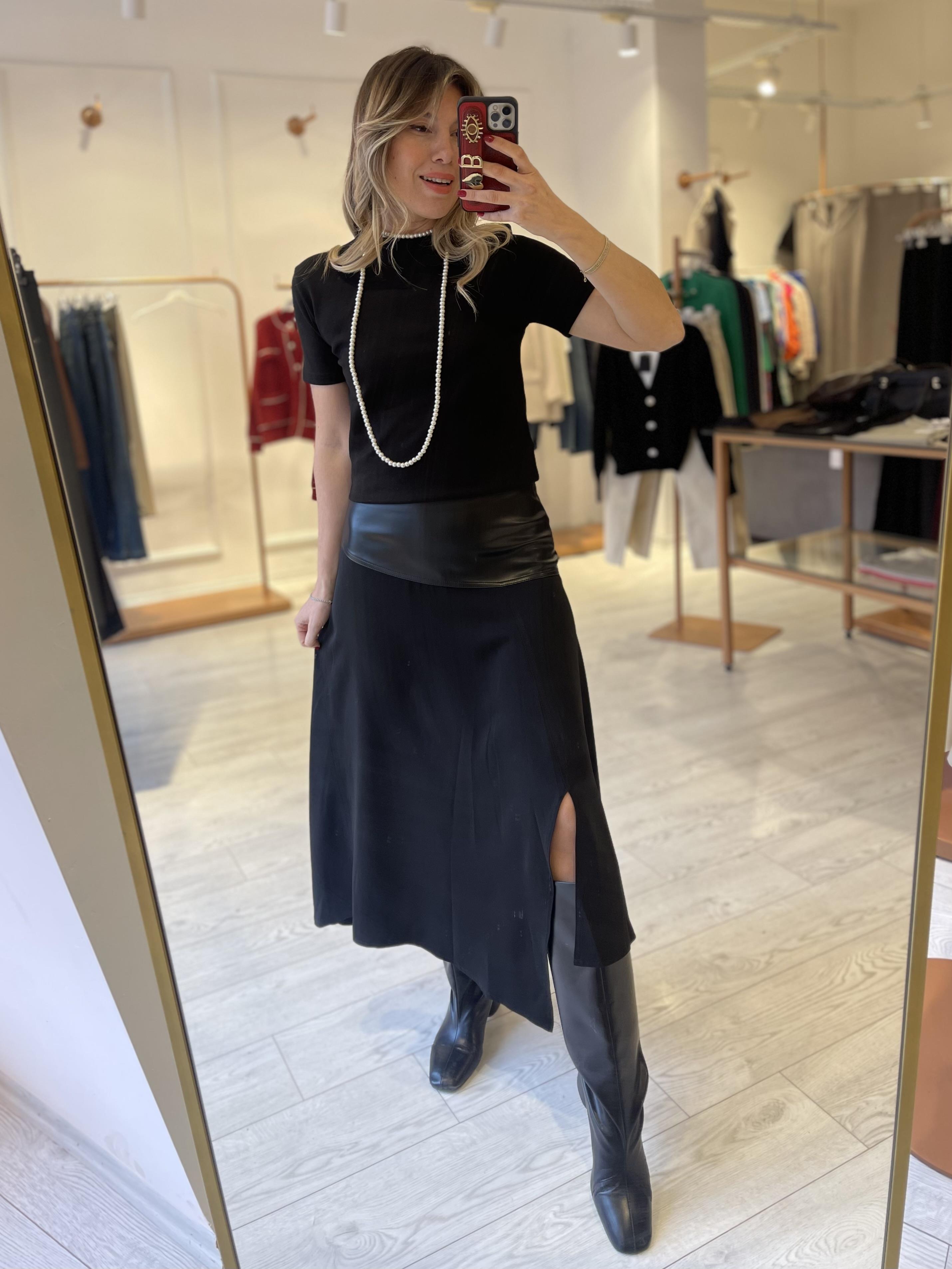 Siyah Deri Detaylı Asimetrik Etek