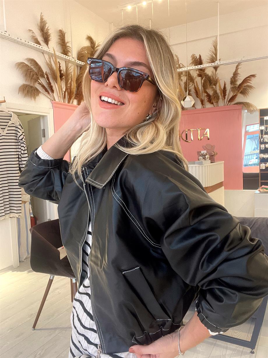 Siyah Dikiş Detaylı Deri Ceket