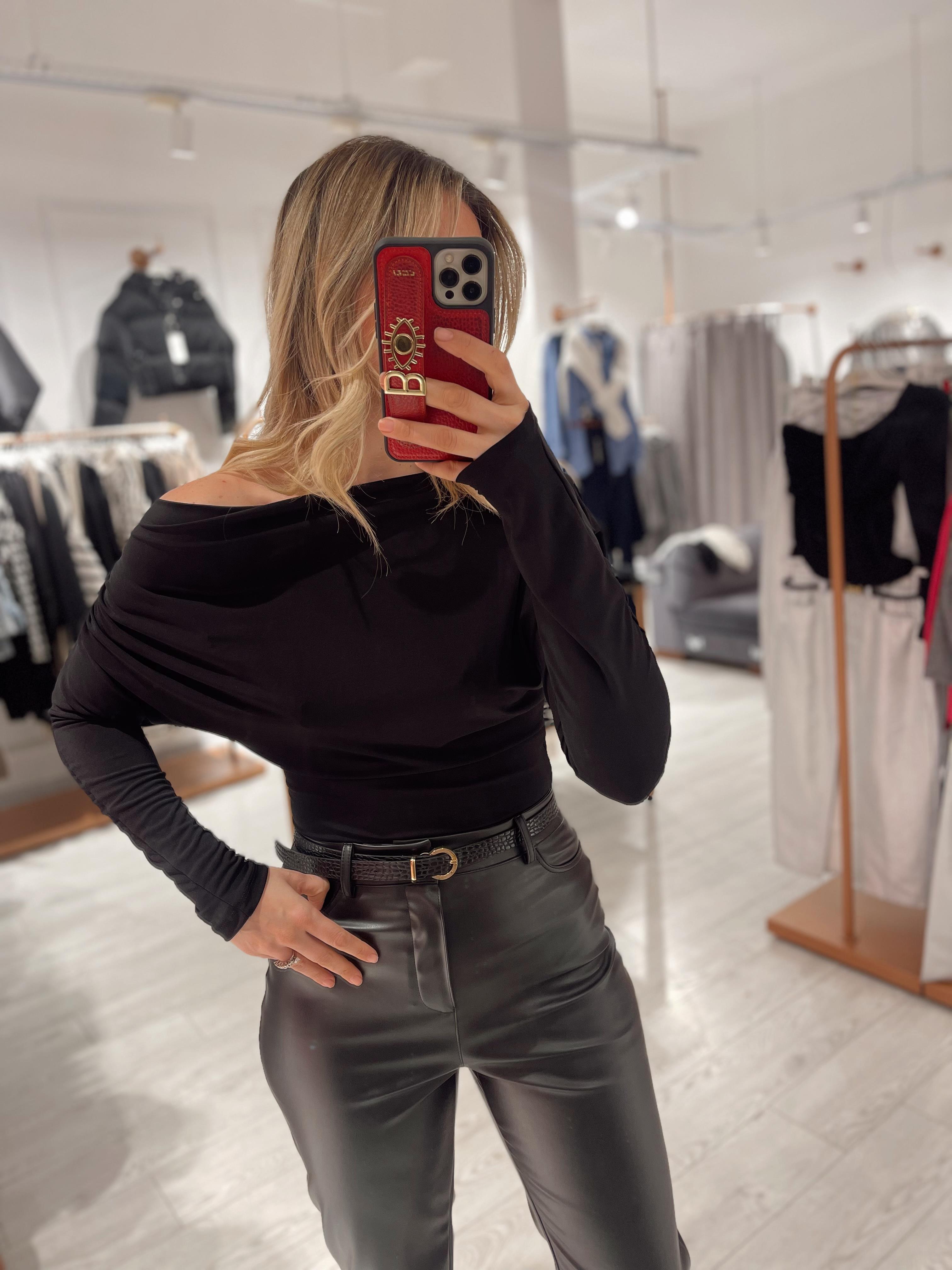 Siyah Kayık Yaka Bluz