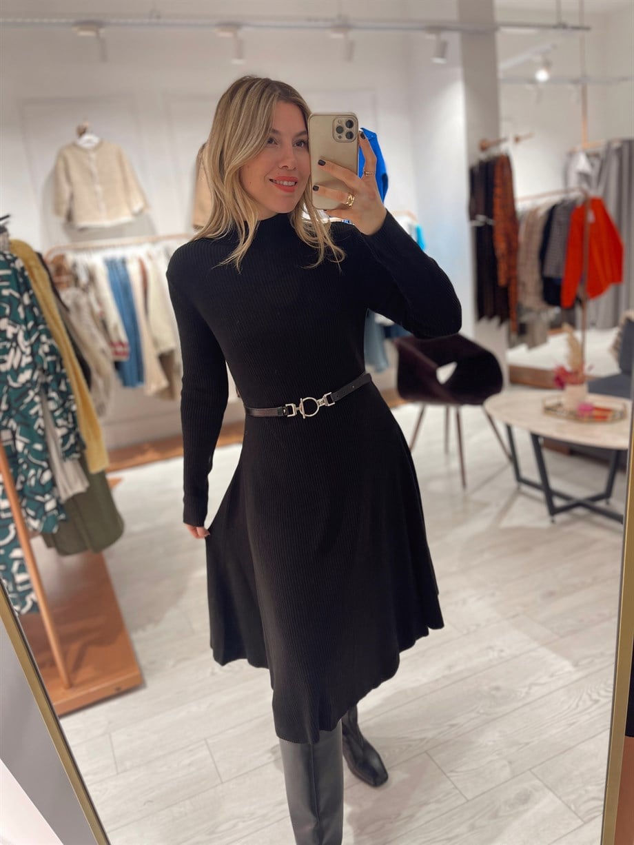 Siyah Kemerli Çan Fitilli Midi Triko Elbise (ÖN SİPARİŞ)