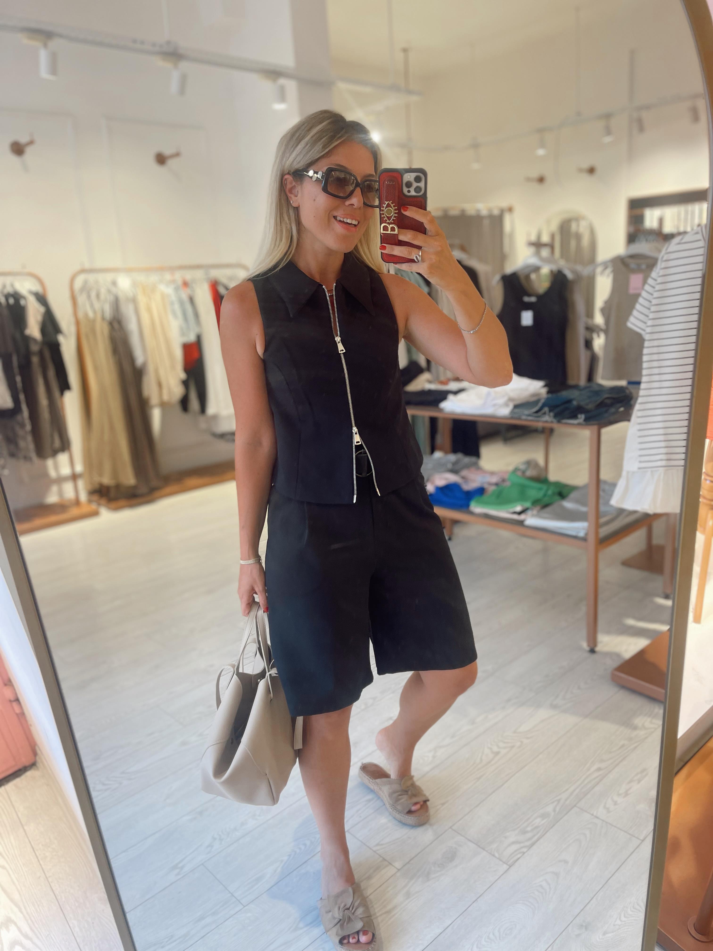 Siyah Kemerli Şehir Boy Şort