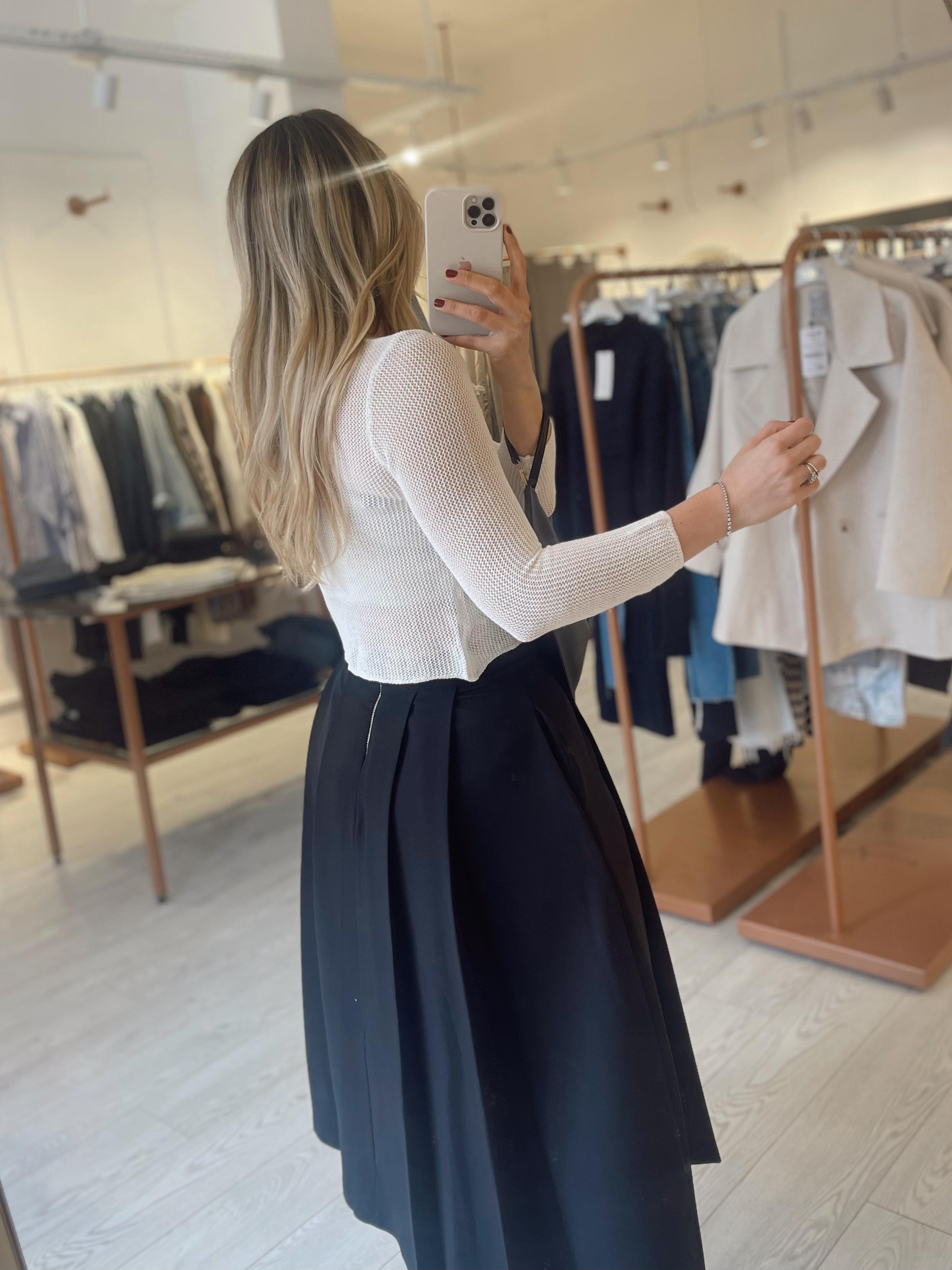 Siyah Kloş Pileli Midi Etek · 2