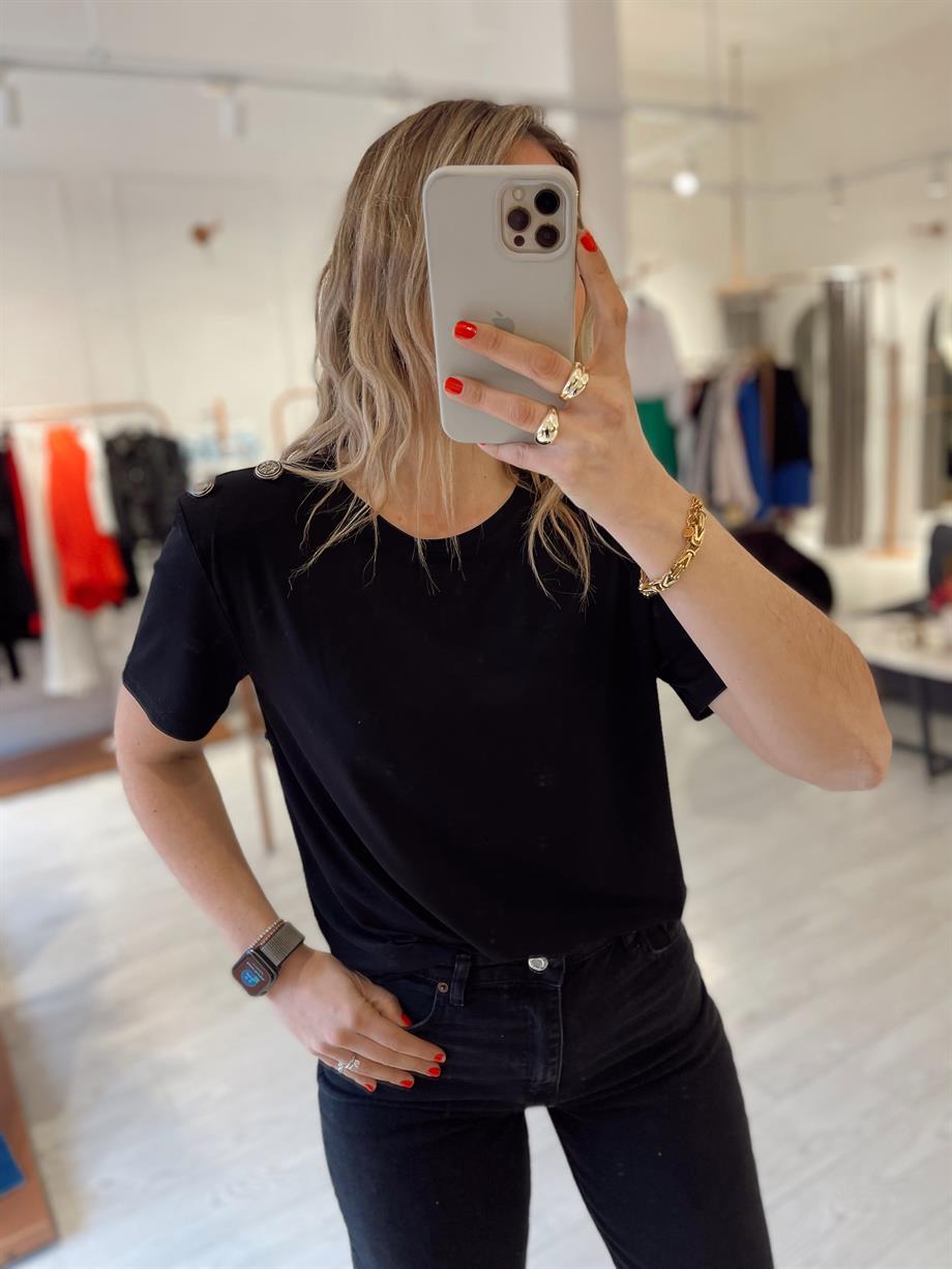 Siyah Omuz Vatkalı Apoletli Tshirt