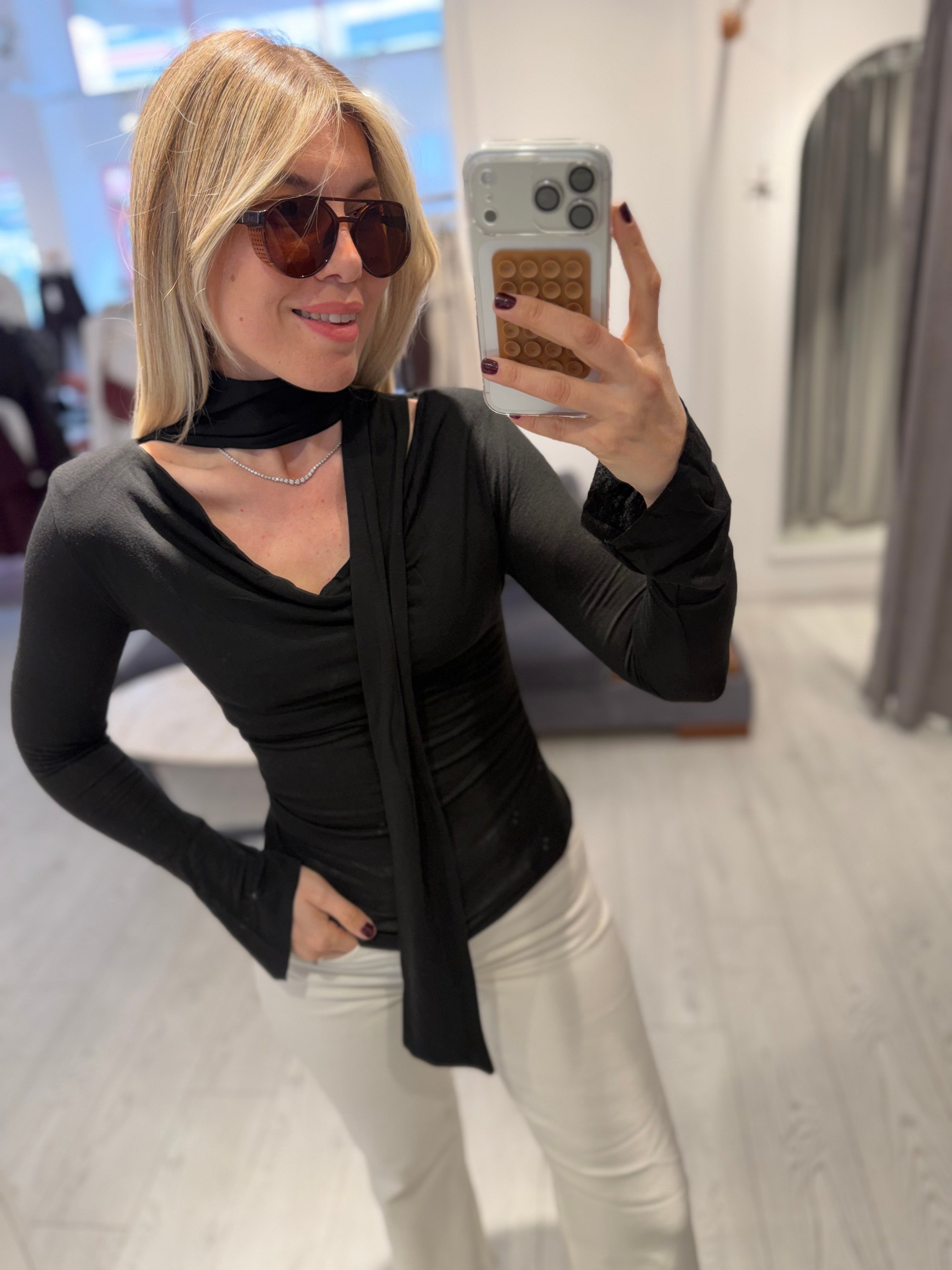 Siyah Örme Atkılı Degaje Yaka Vatkalı Bluz