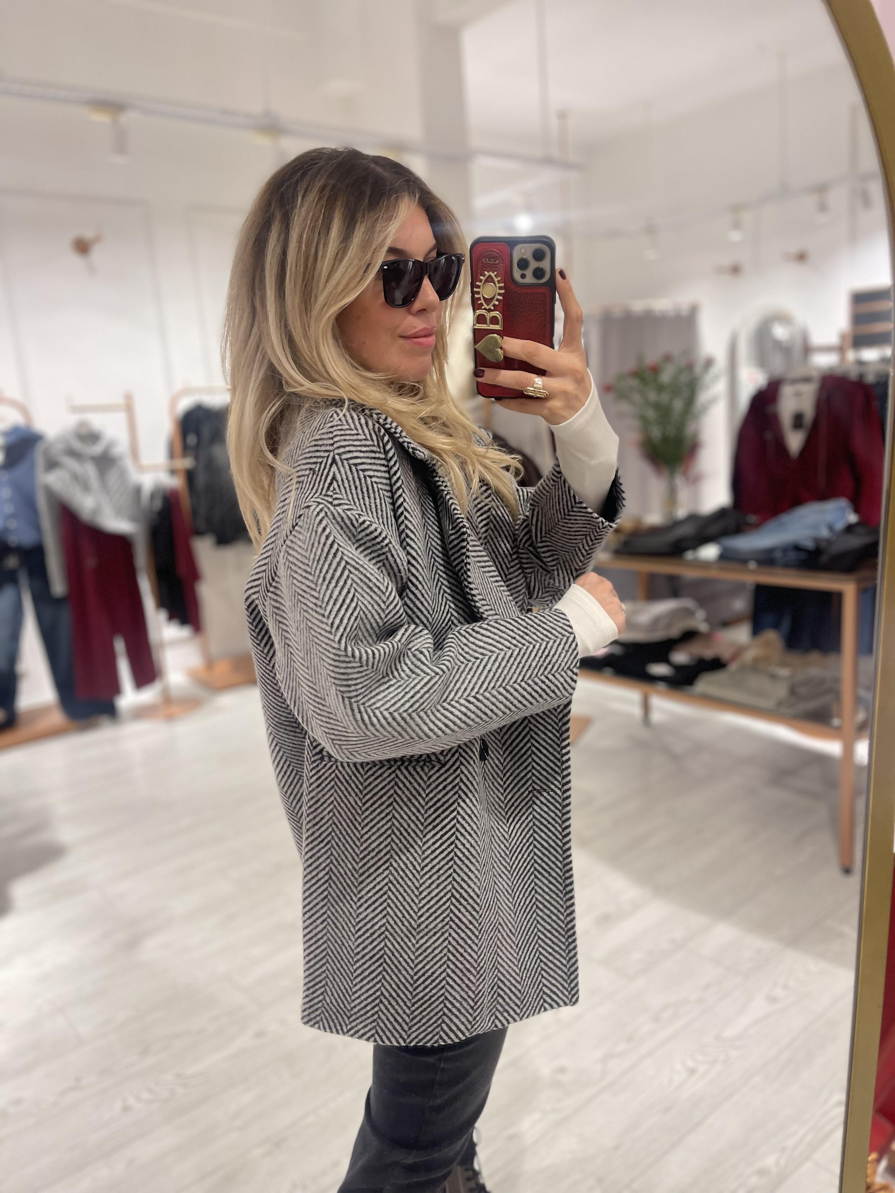 Siyah Oversize Balıksırtı Kaşe Kaban · 4